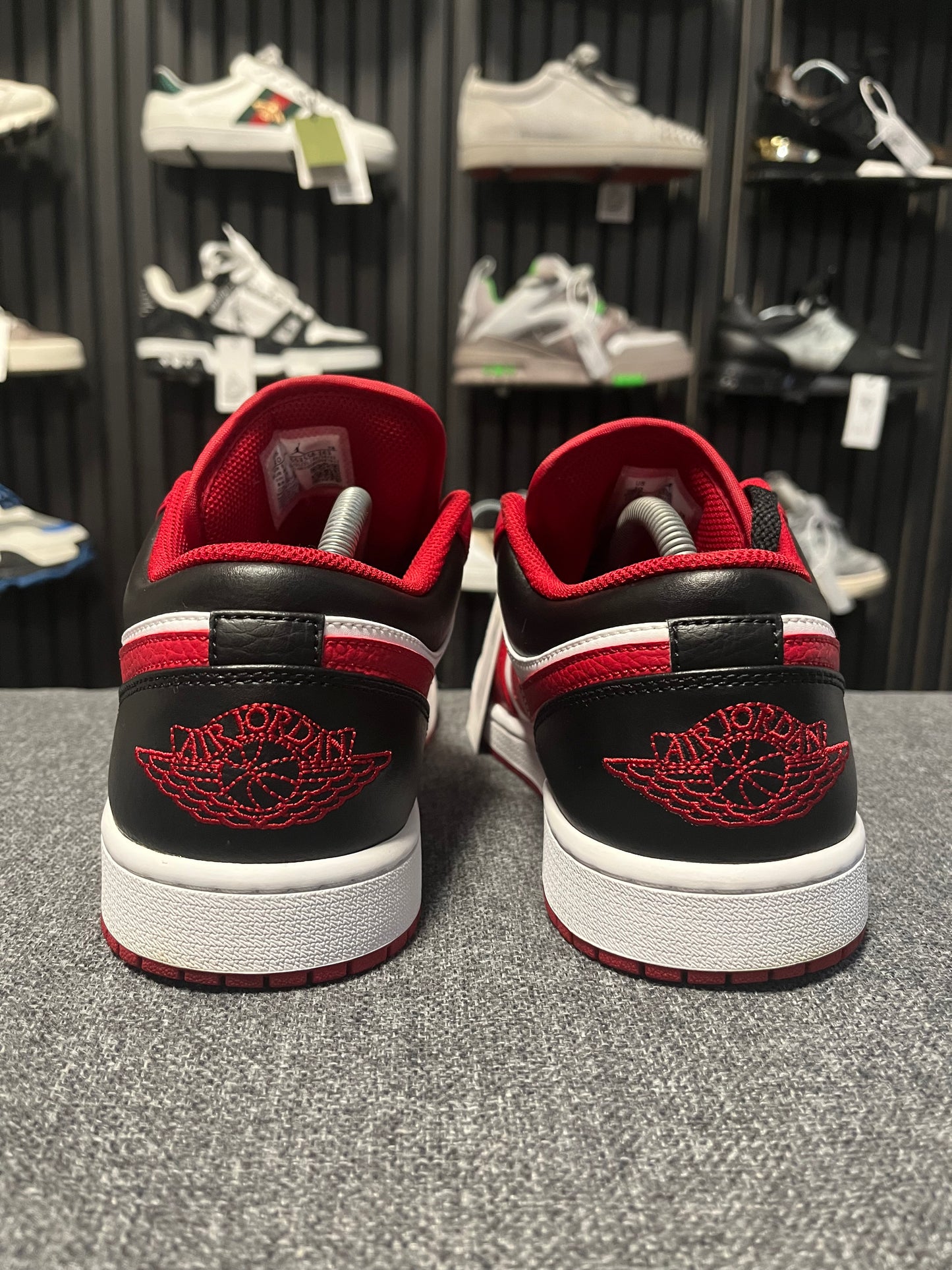 Jordan 1 Low “Bulls” UK 9 3589