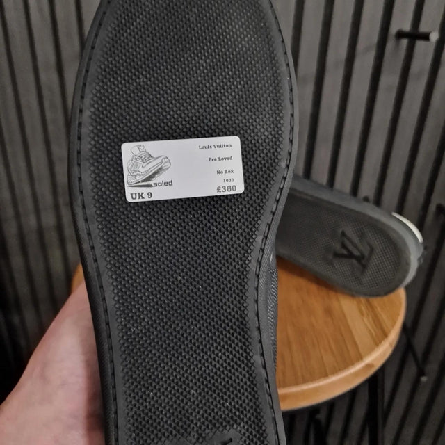 Louis Vuitton Black UK9