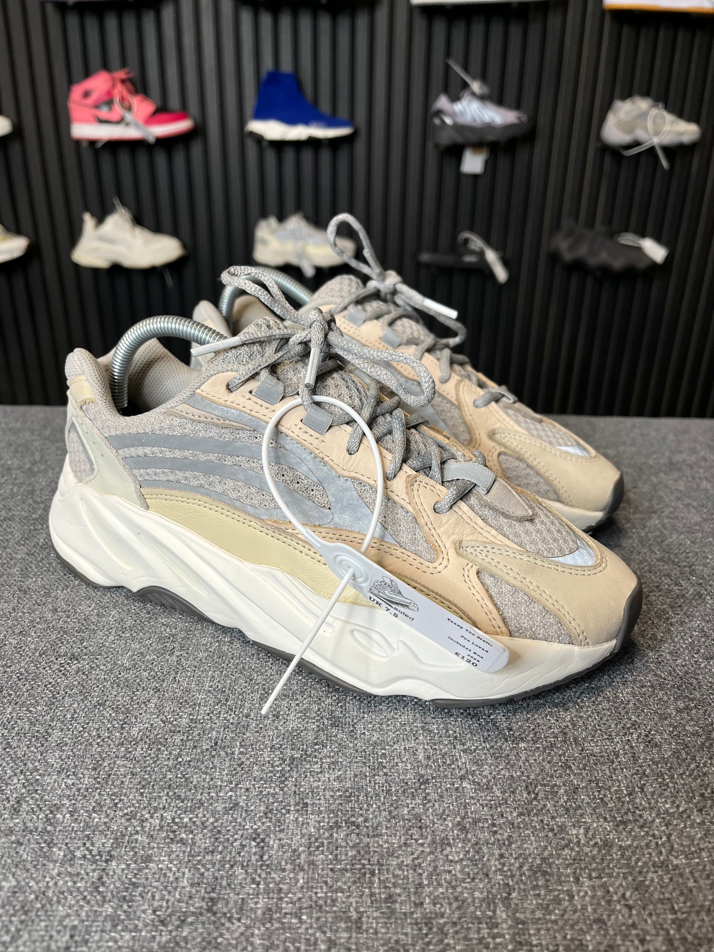 Yeezy 700 Static UK 7.5 2556