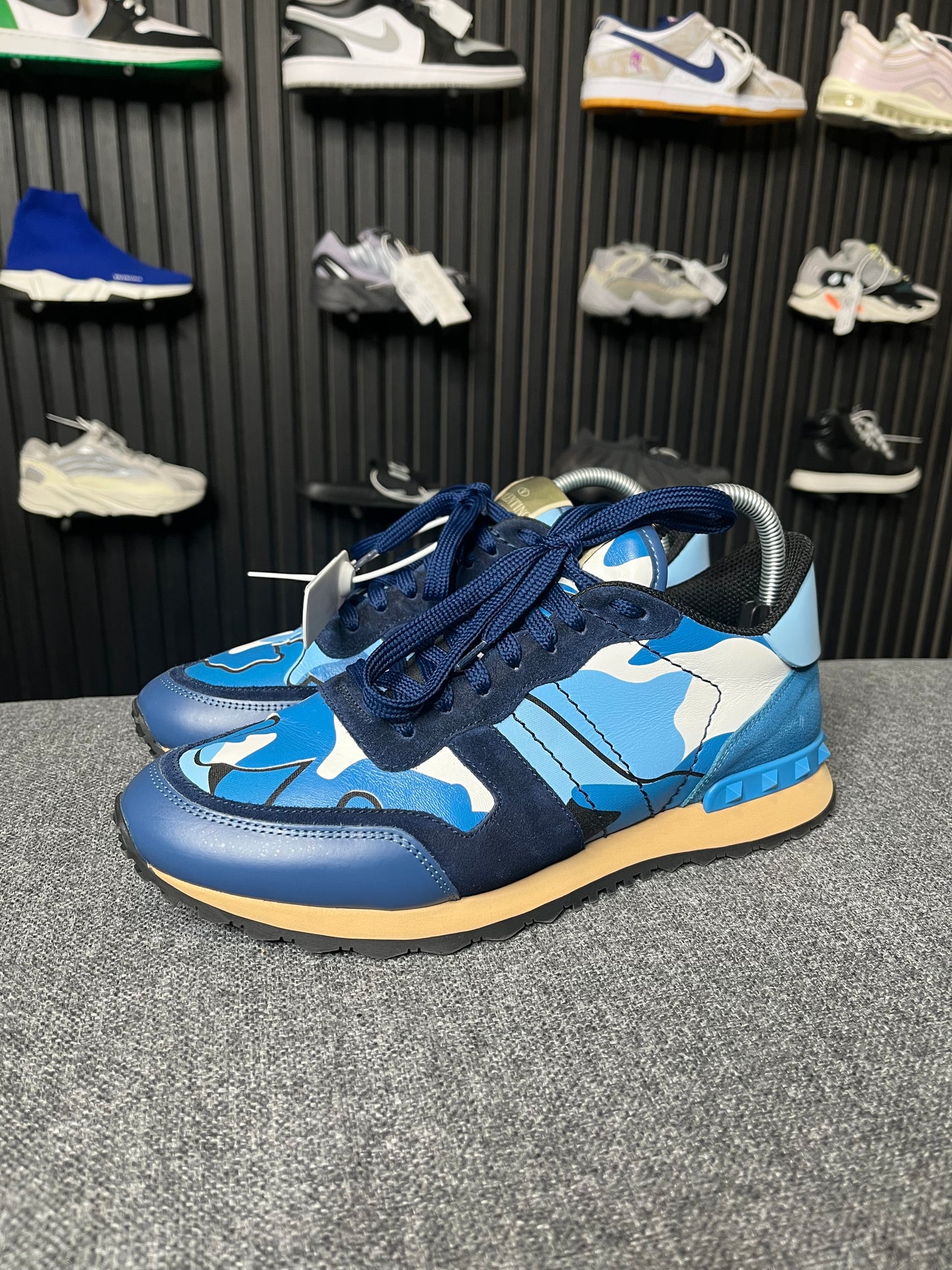 Valentino Garavani UK 7 2534