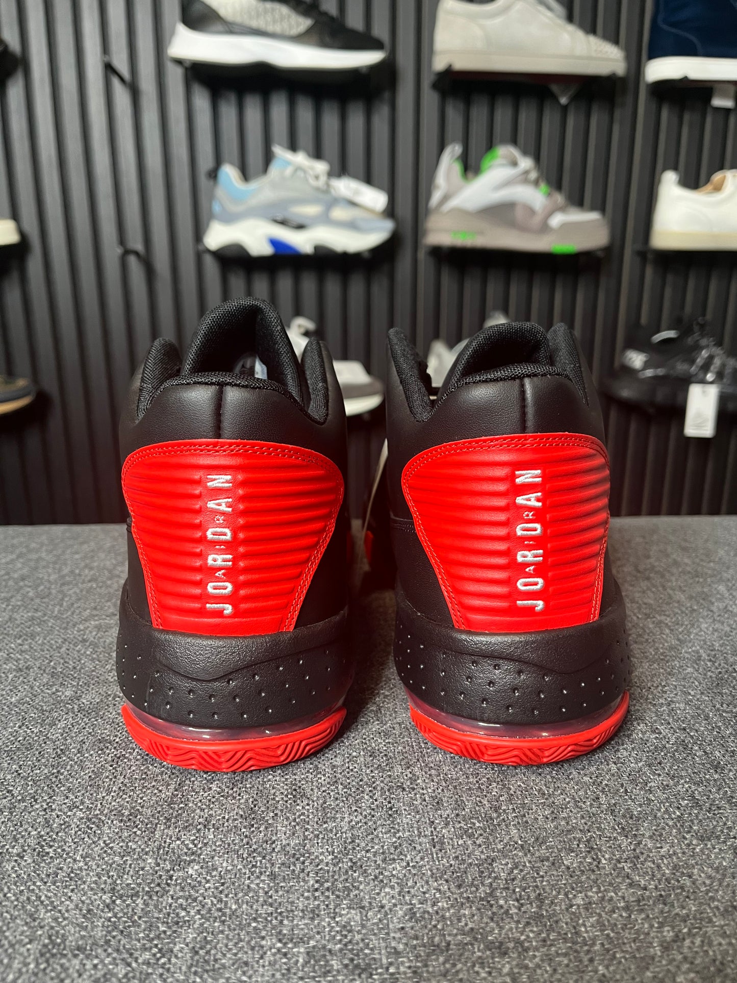 Nike Air Max Aura 2 UK 9 3444