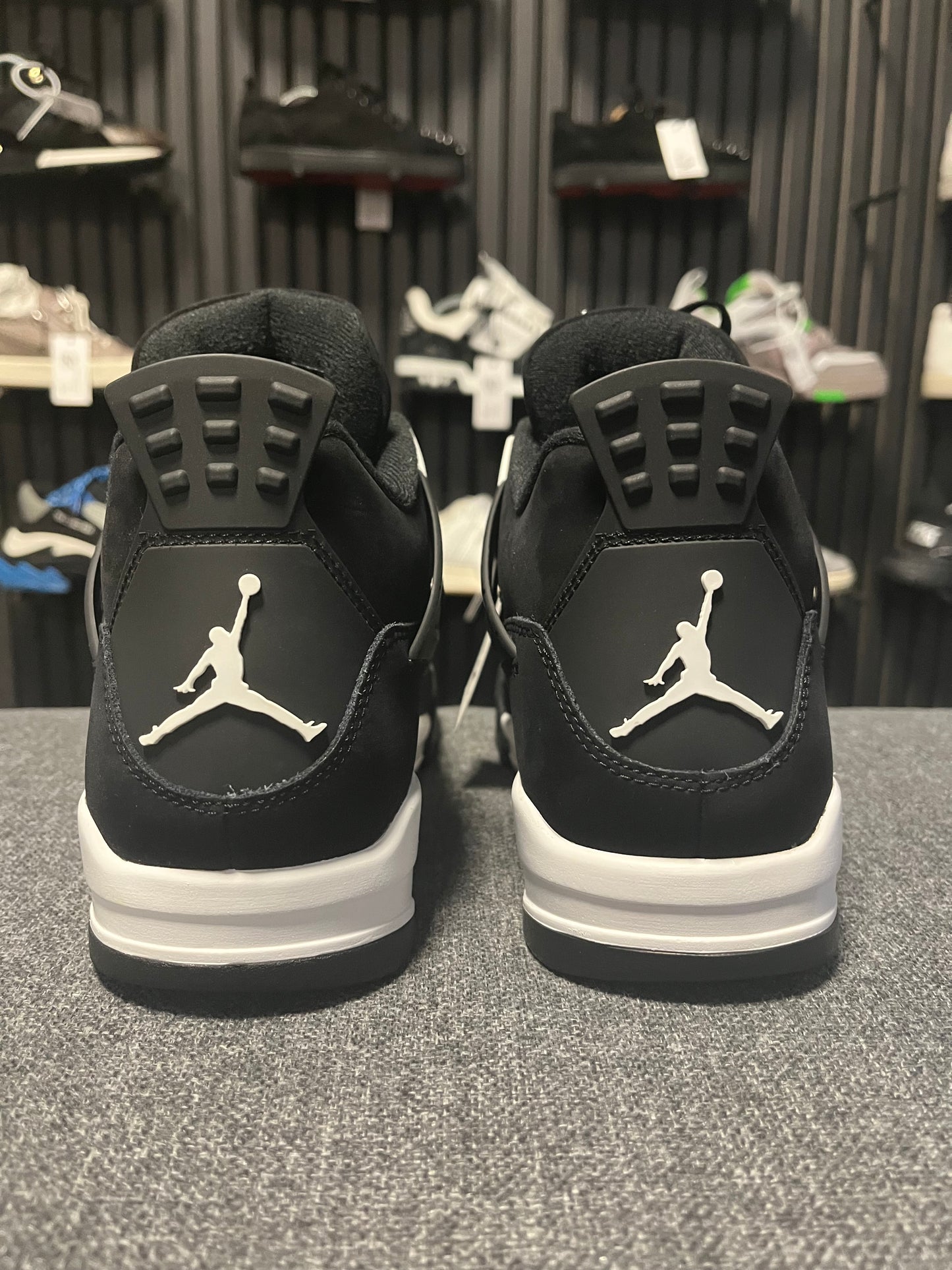 Jordan 4 White Thunder UK 8.5 3537