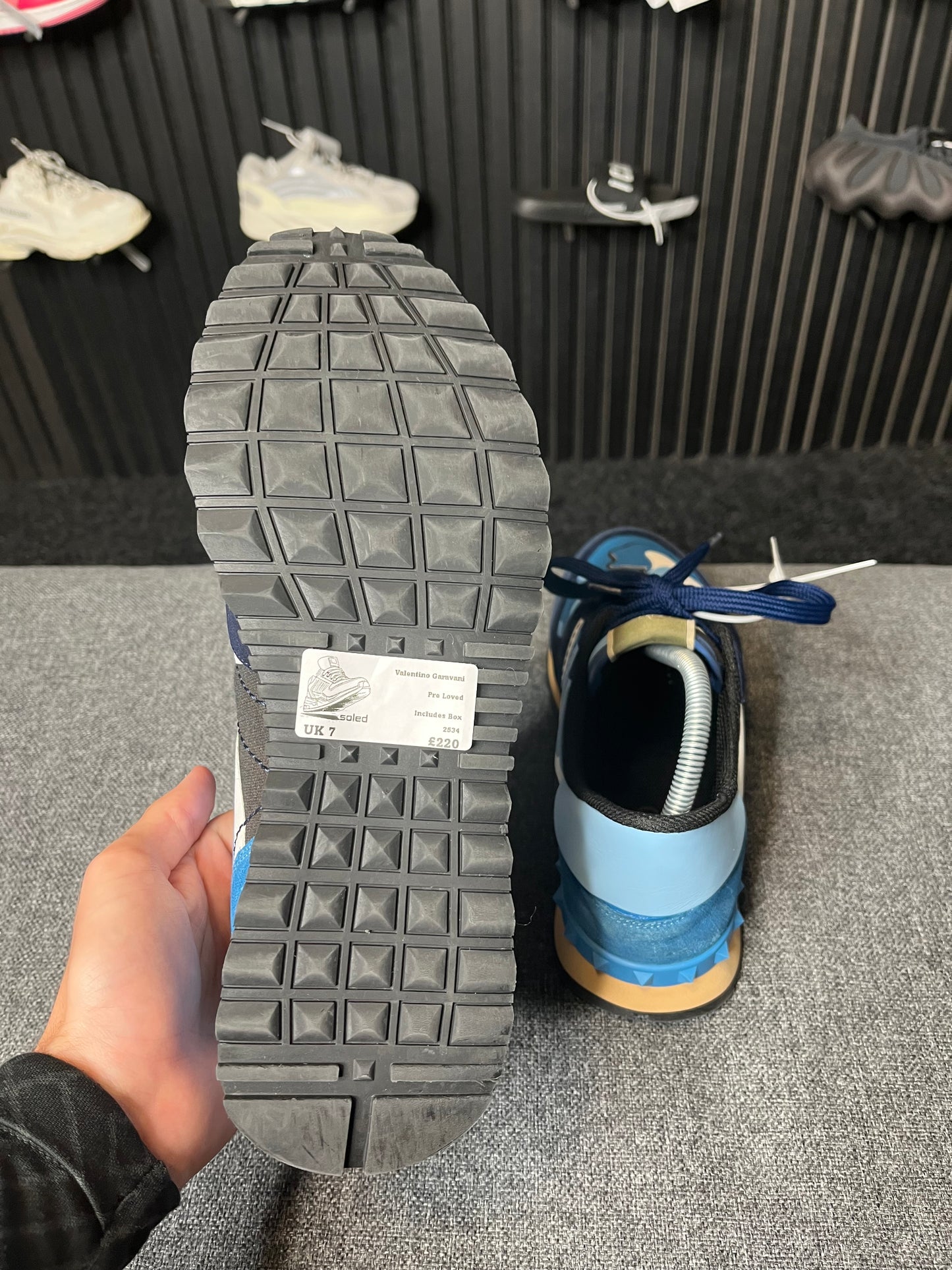 Valentino Garavani UK 7 2534