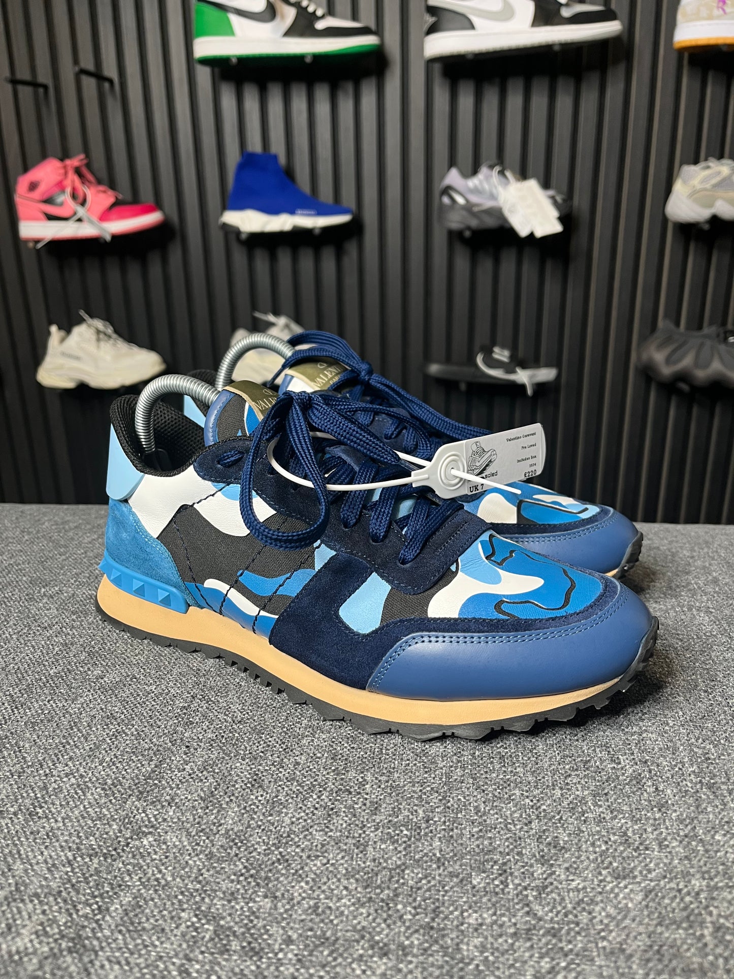 Valentino Garavani UK 7 2534