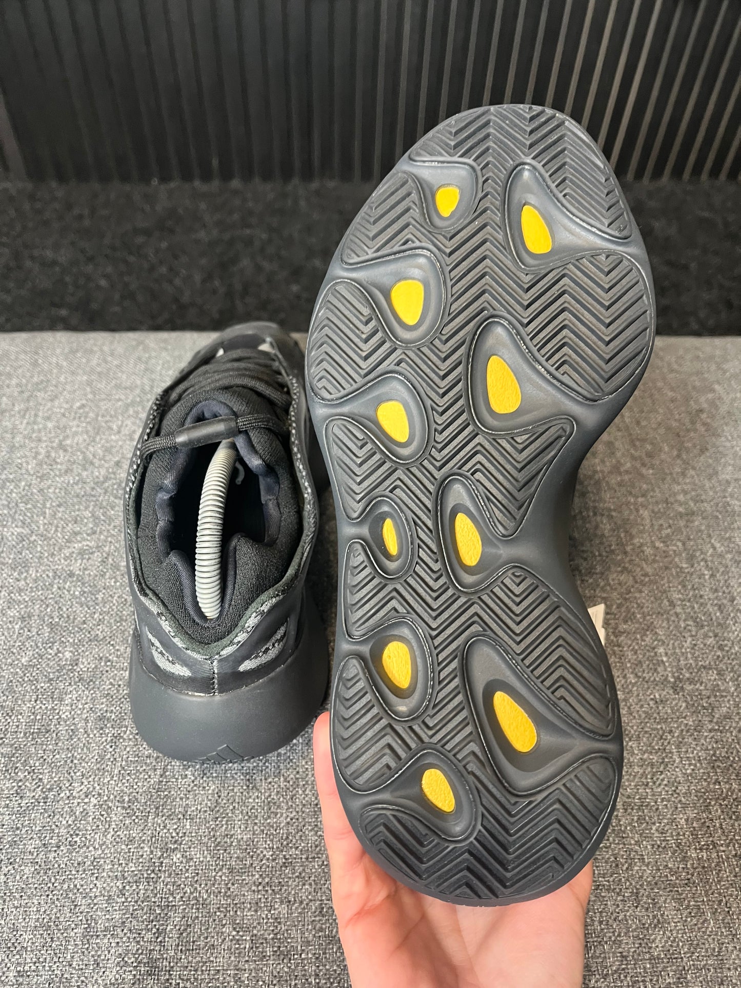Yeezy 700 Dark Glow UK 8 2684