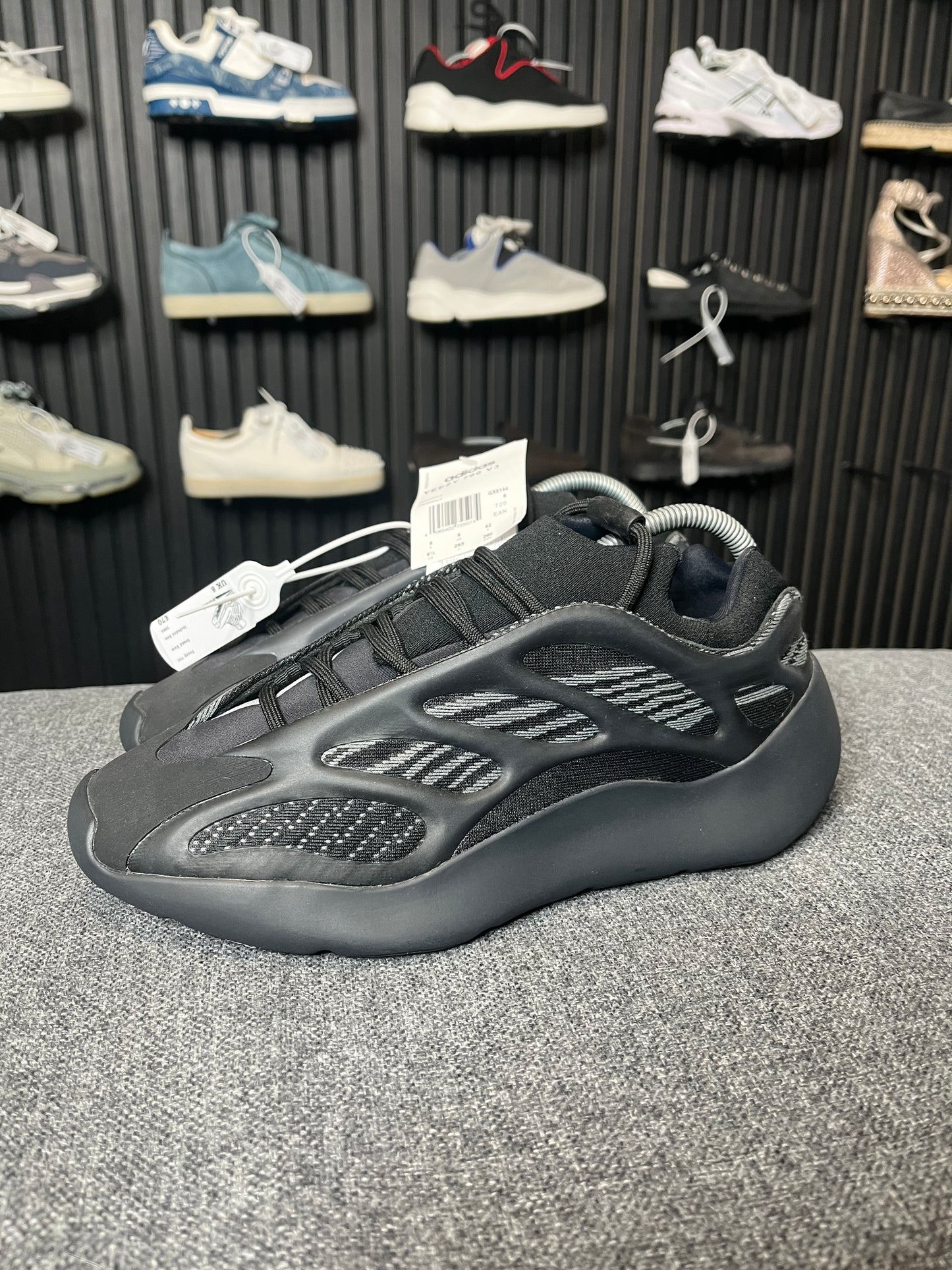 Yeezy 700 Dark Glow UK 8 2684