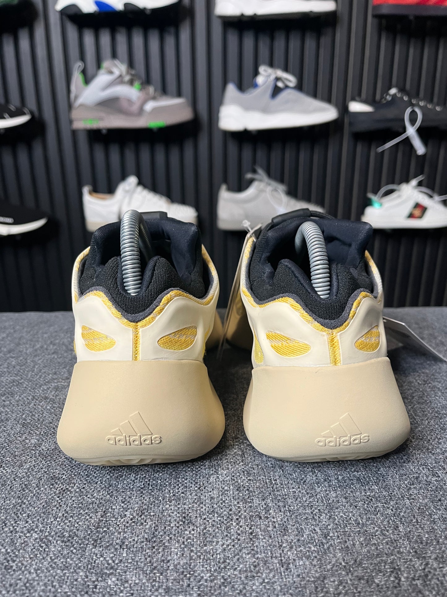 Yeezy 700 Safflower UK 8 3024