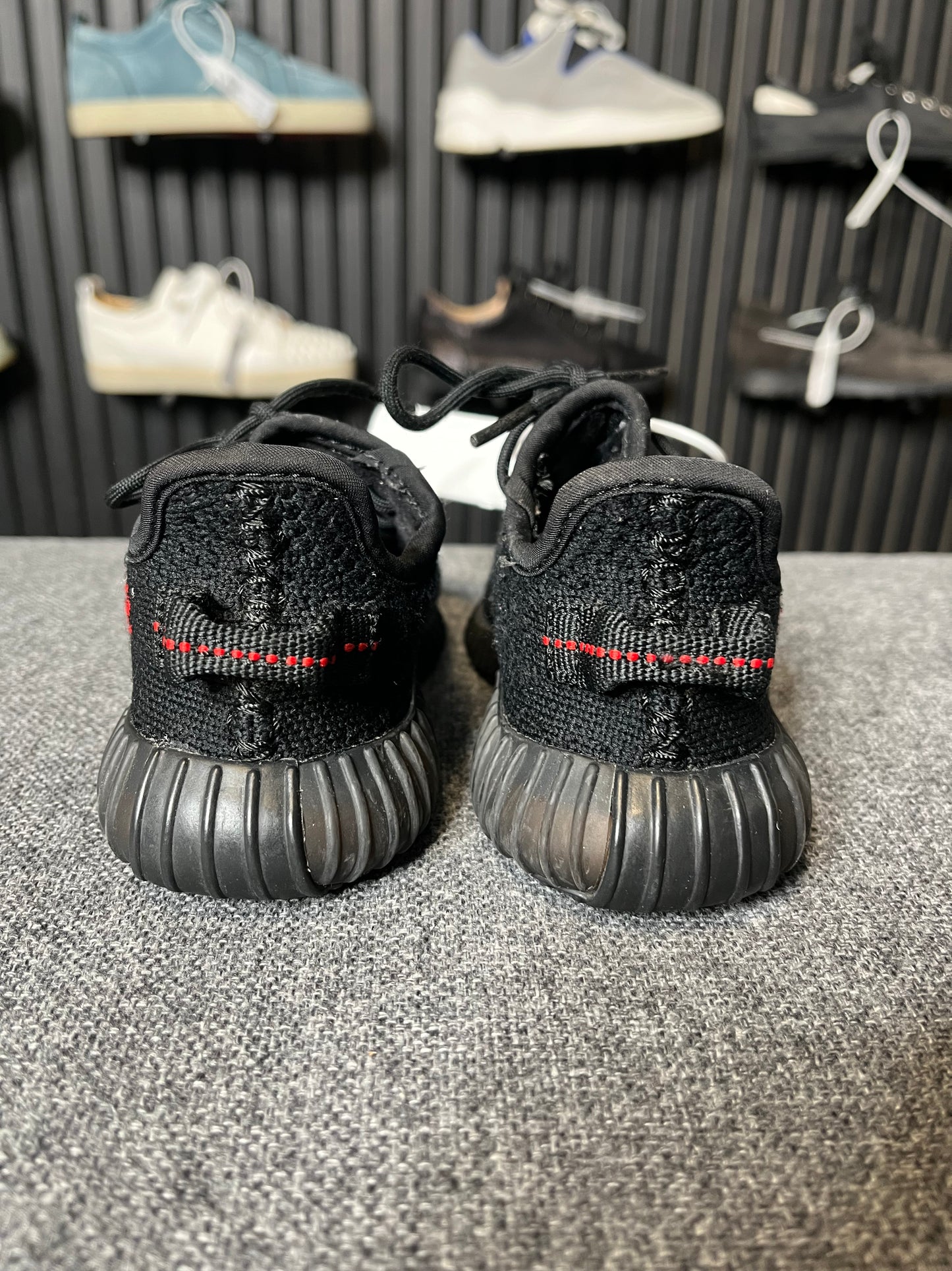 Yeezy 700 Bred UK 6.5K 2806