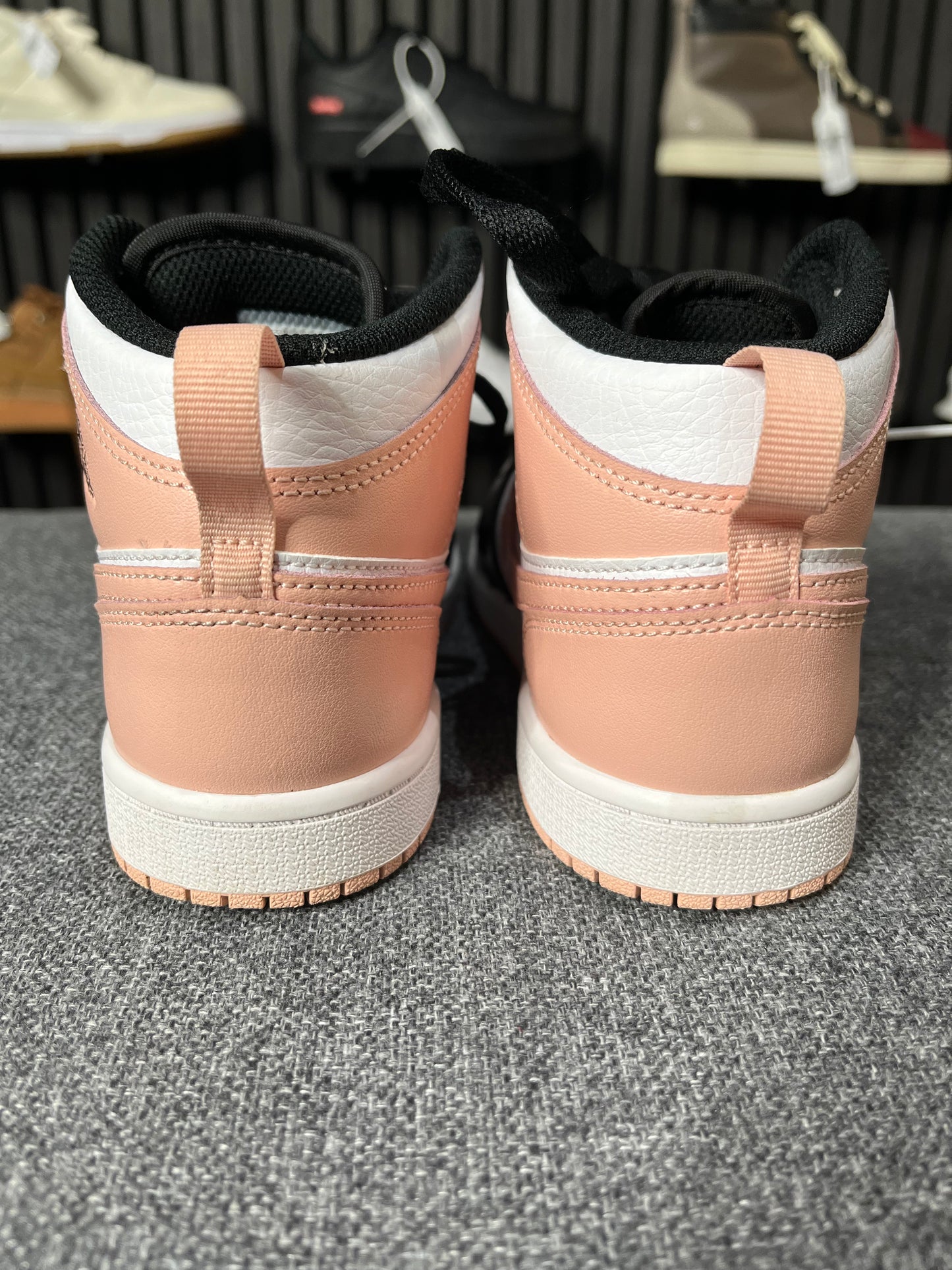 Nike Air Jordan 1 Mid GS Crimson Tint UK2.5 EU35