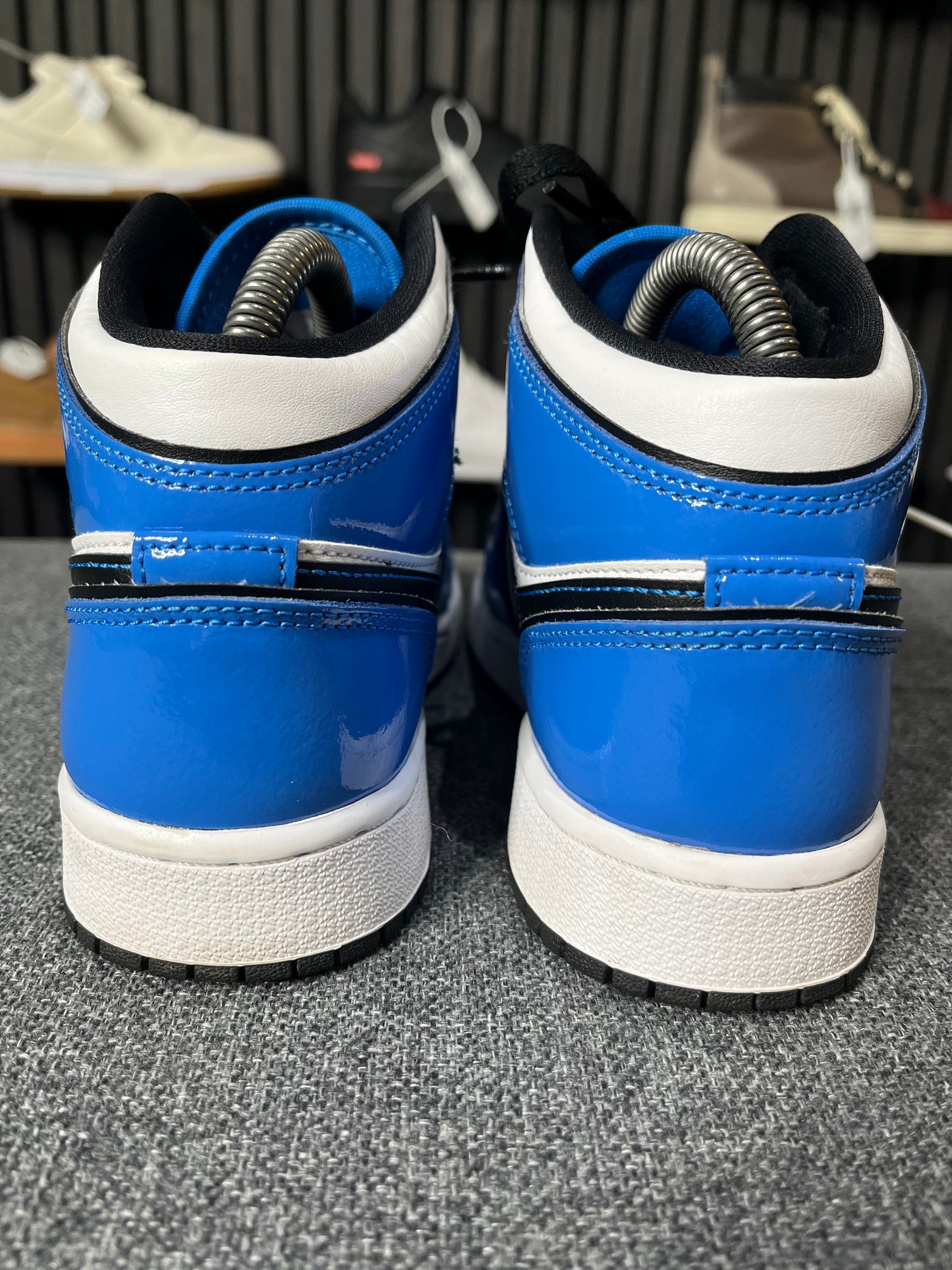 Nike Air Jordan 1 Mid SE GS Signal Blue UK4 EU36.5