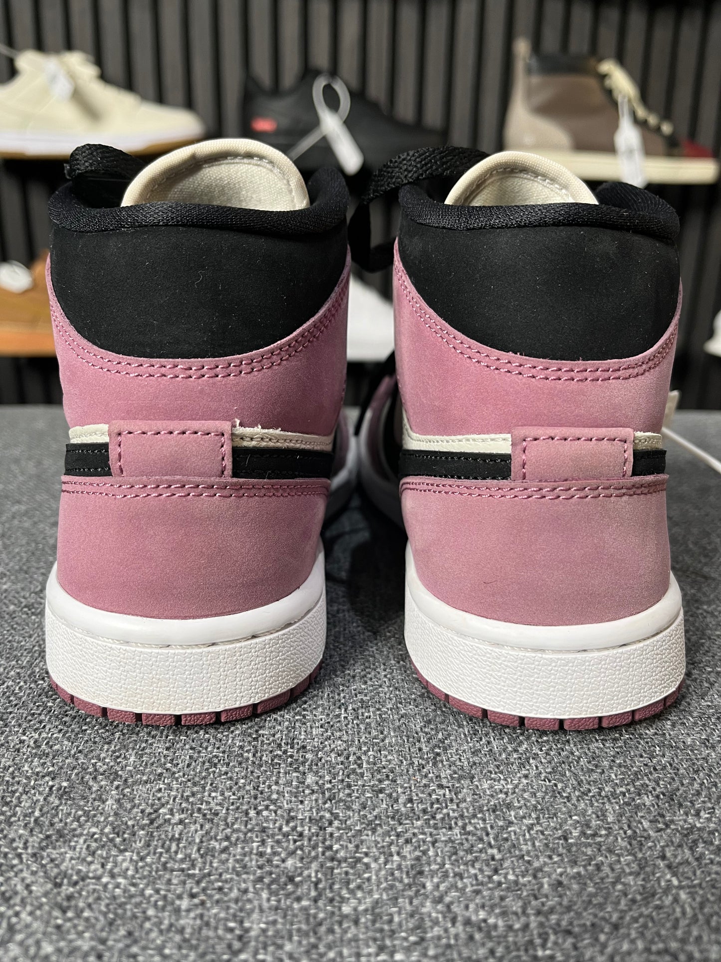 Nike Air Jordan 1 Mid SE Berry Pink