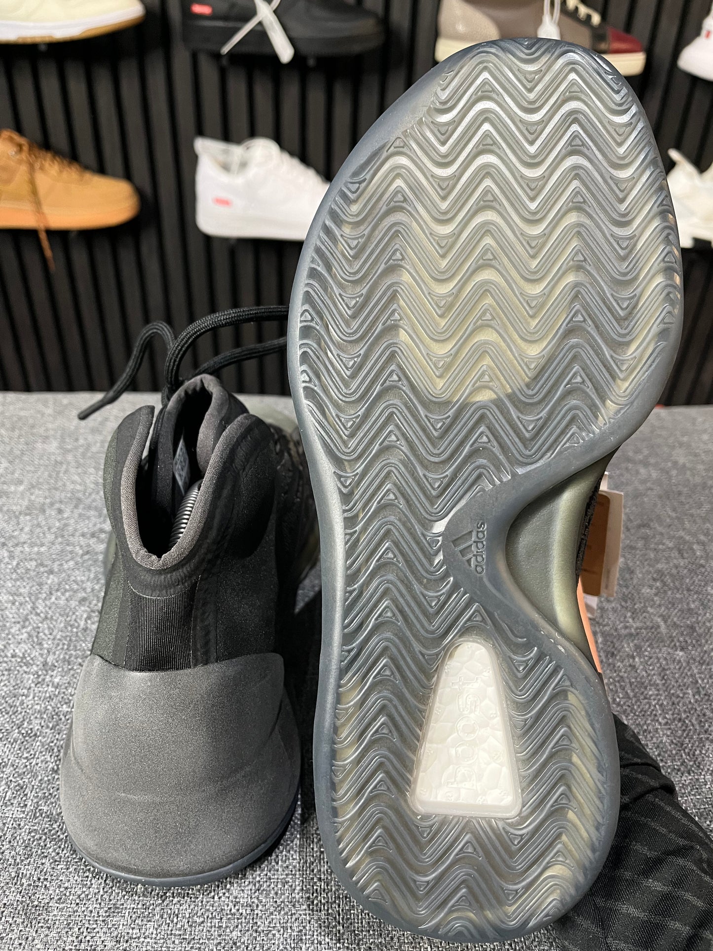 Yeezy QNTM Onyx UK8.5 EU42.5
