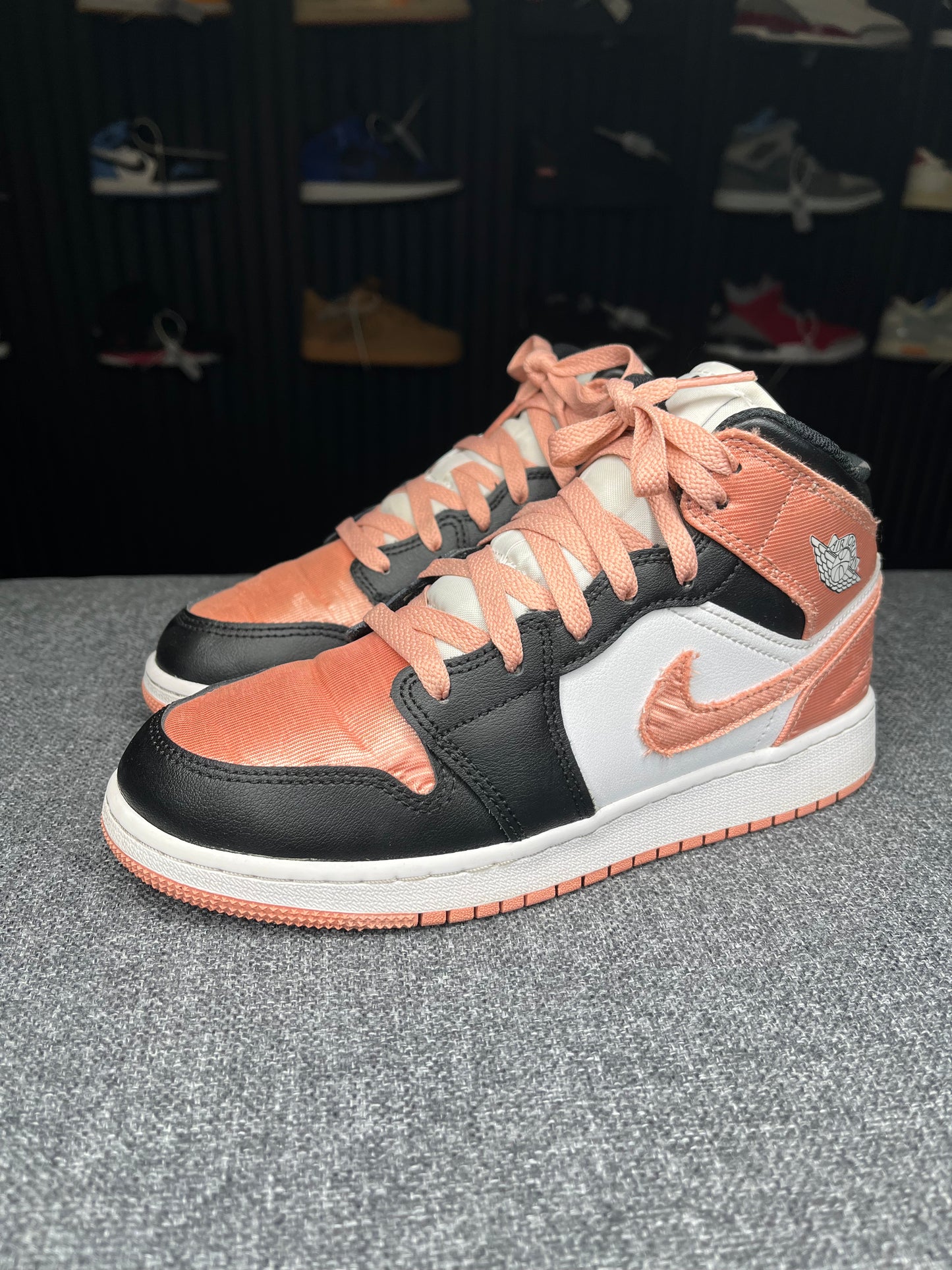 Nike Air Jordan 1 Mid UK5 1143