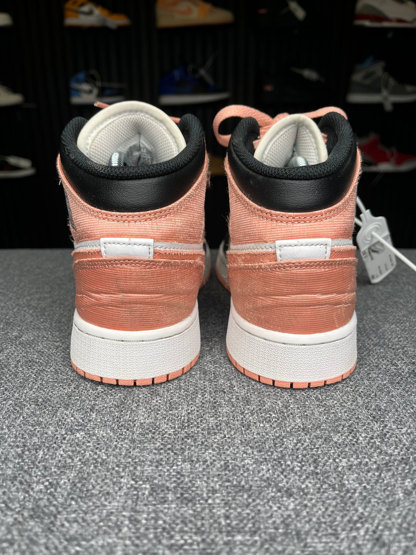 Nike Air Jordan 1 Mid UK5 1143