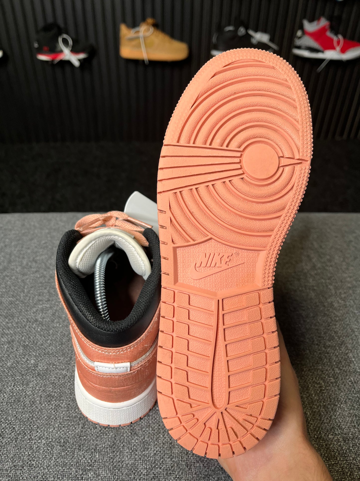 Nike Air Jordan 1 Mid UK5 1143