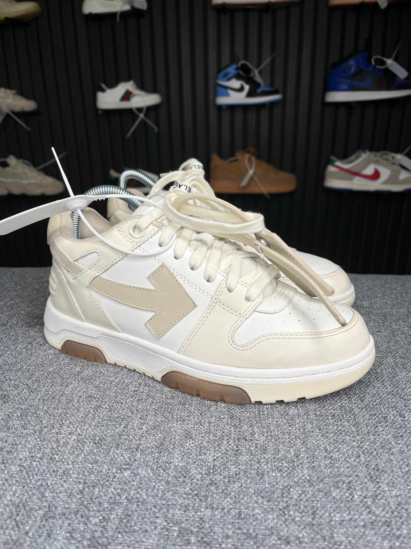 Off White Out Of Office White/Beige UK5 1880