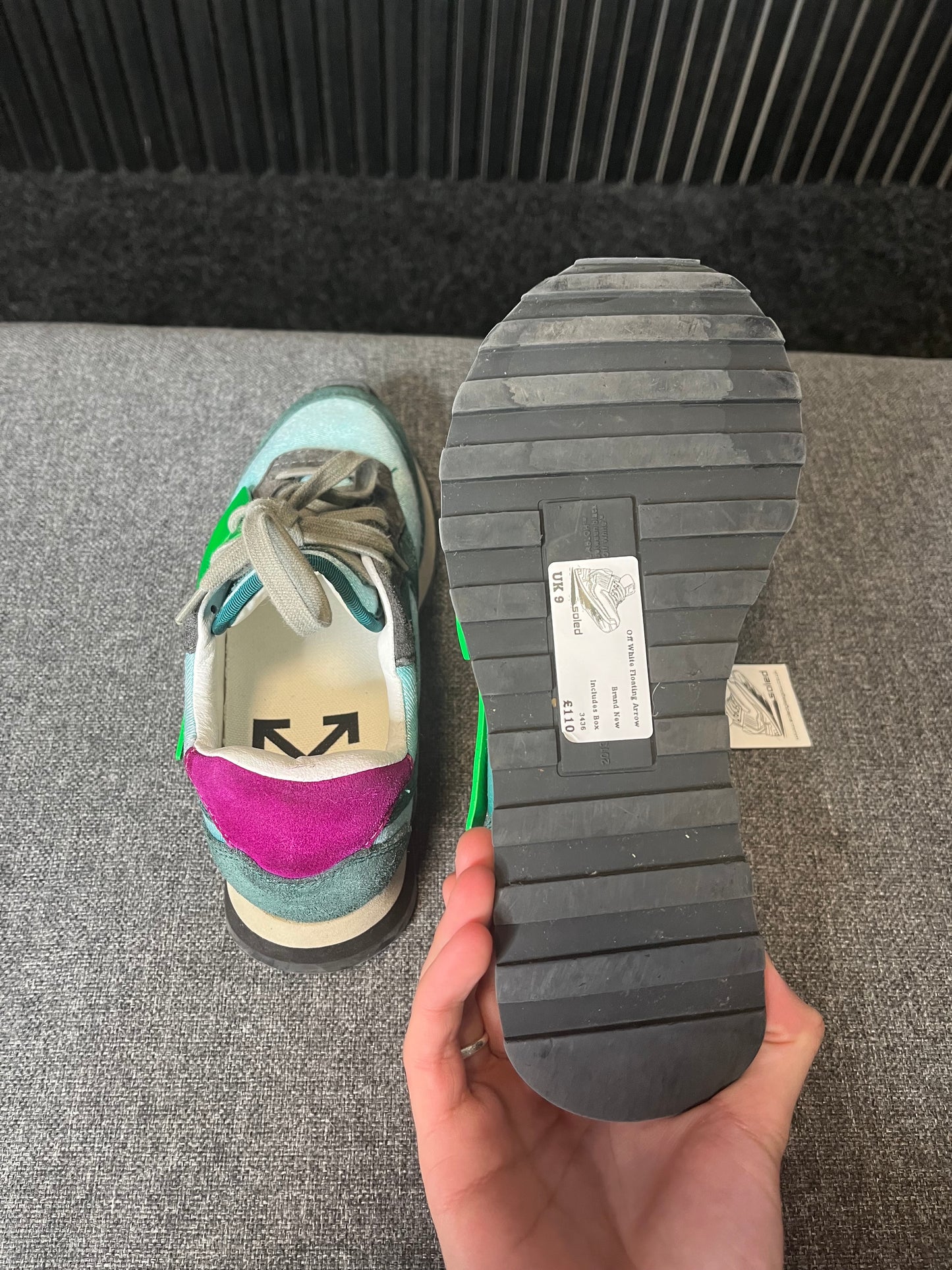 OFF White Floating Arrow UK 4 3436