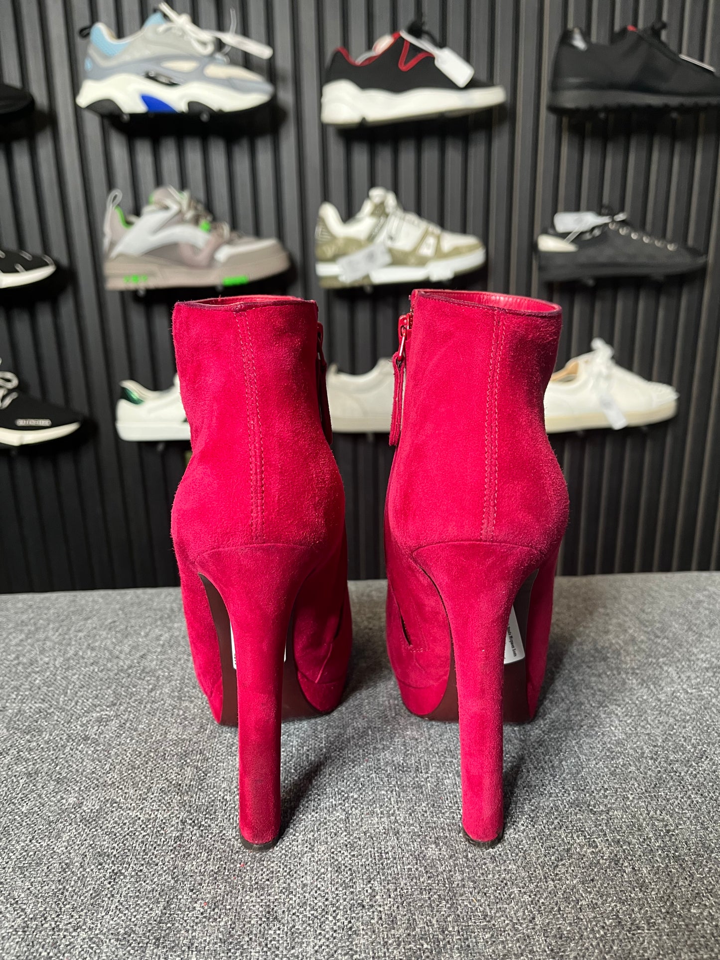 Alexander McQueen Cherry Suede Boots Size 39 3264