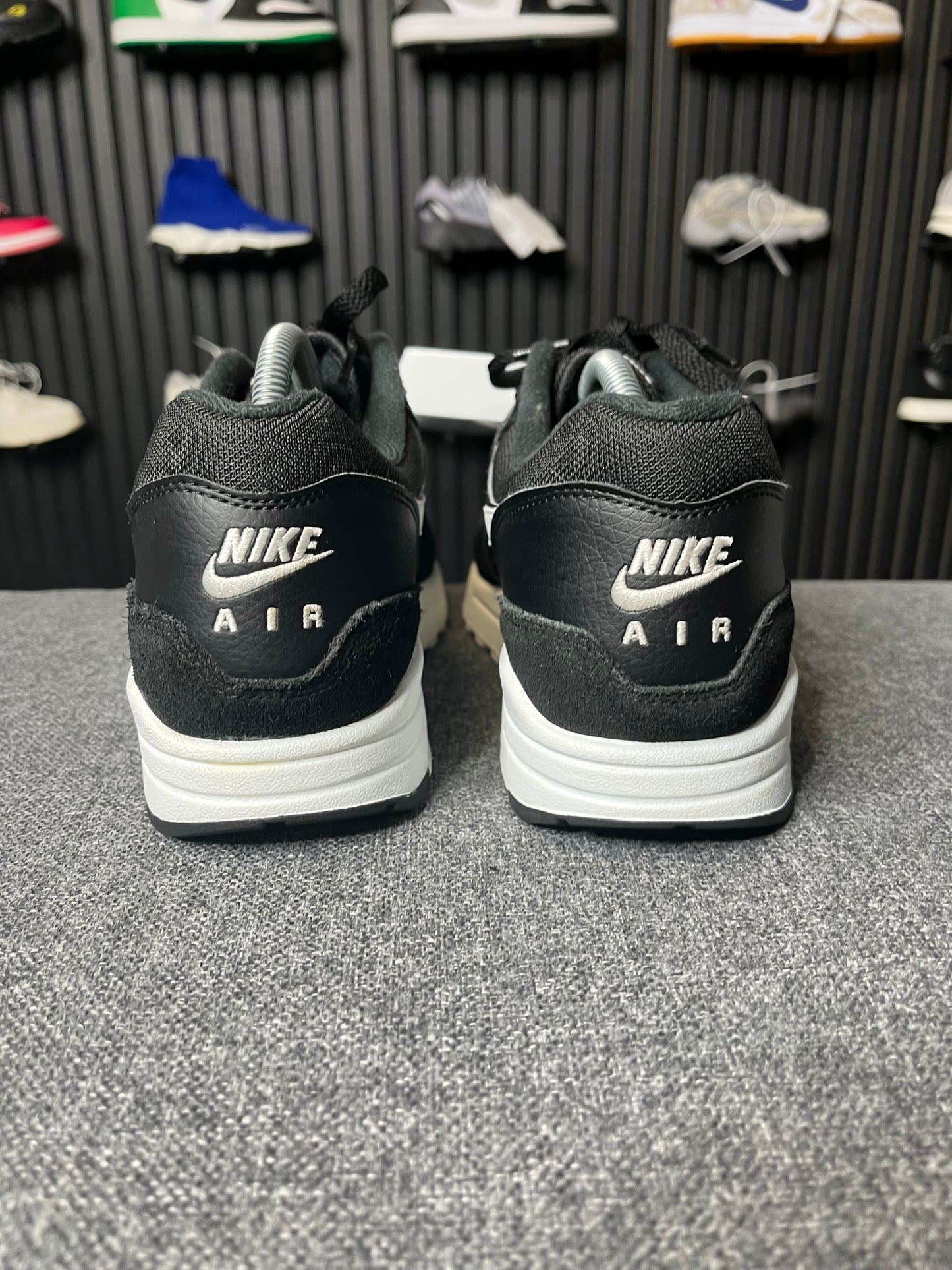 Nike Air Max 1 Black/White UK 9 2502