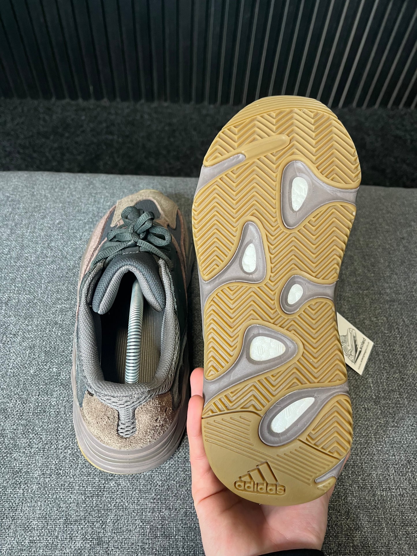 Yeezy 700 Mauve UK 8 3027