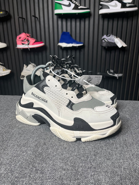 Balenciaga Triple S UK 4 2528