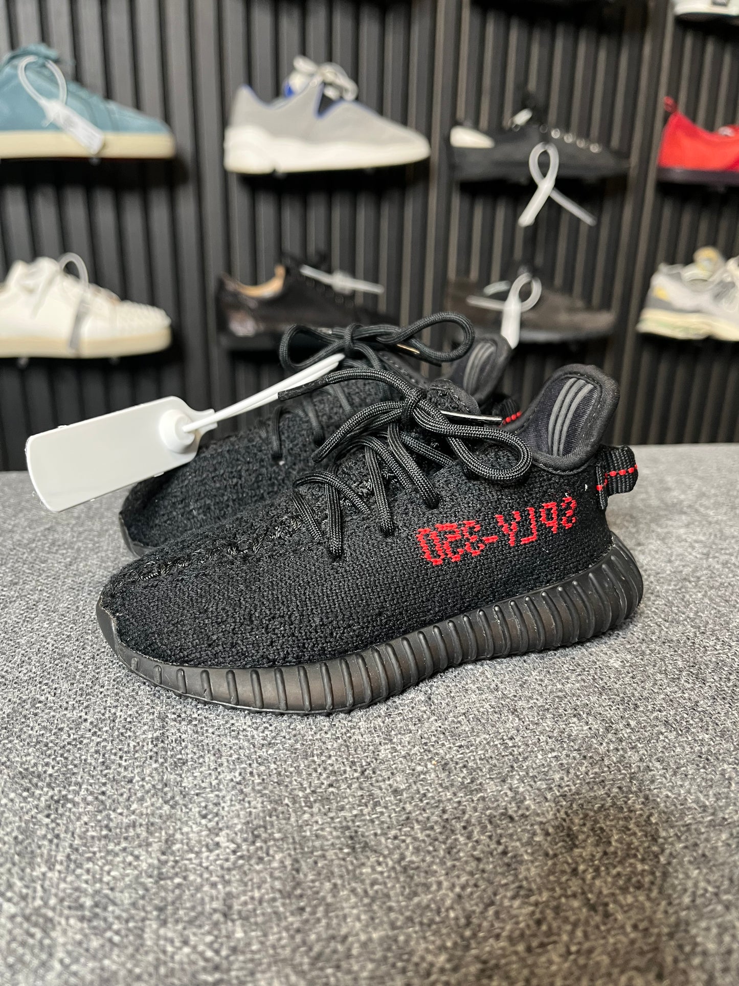 Yeezy 700 Bred UK 6.5K 2806