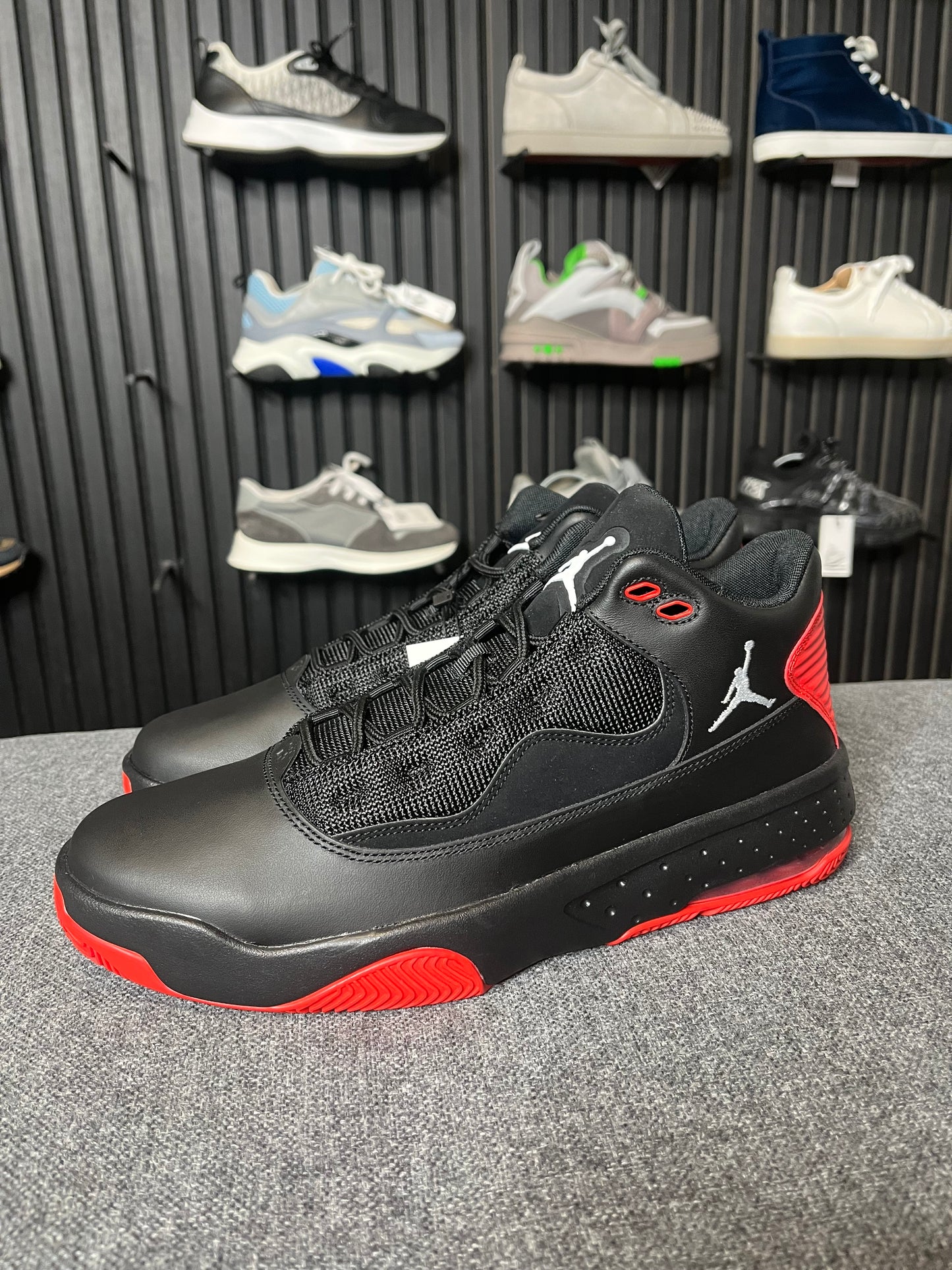 Nike Air Max Aura 2 UK 9 3444