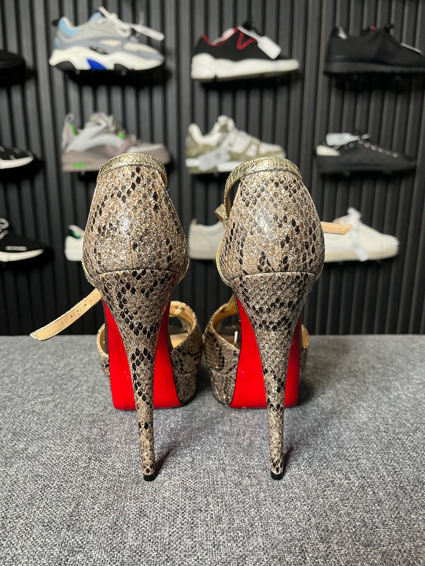 Louboutin Glennalta 150 Gold Glitter Snake Pumps Size 39.5 3256