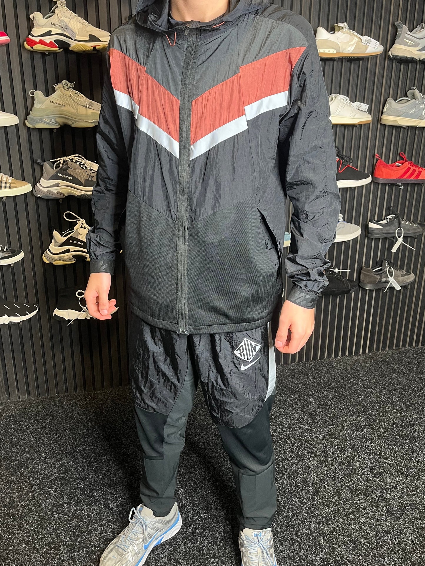 Nike Wild Run Tracksuit Medium 2876