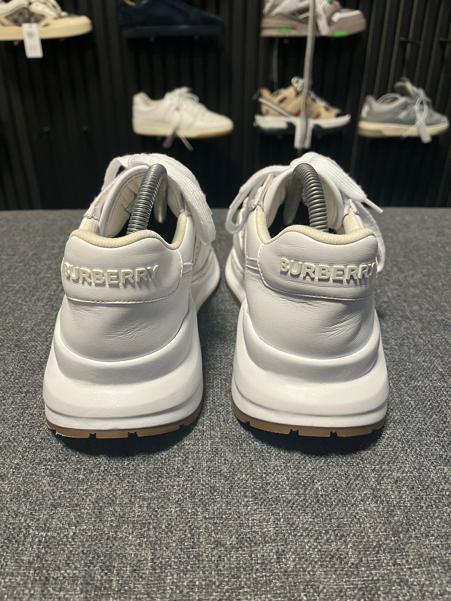 Burberry Ramsey White UK7 3640