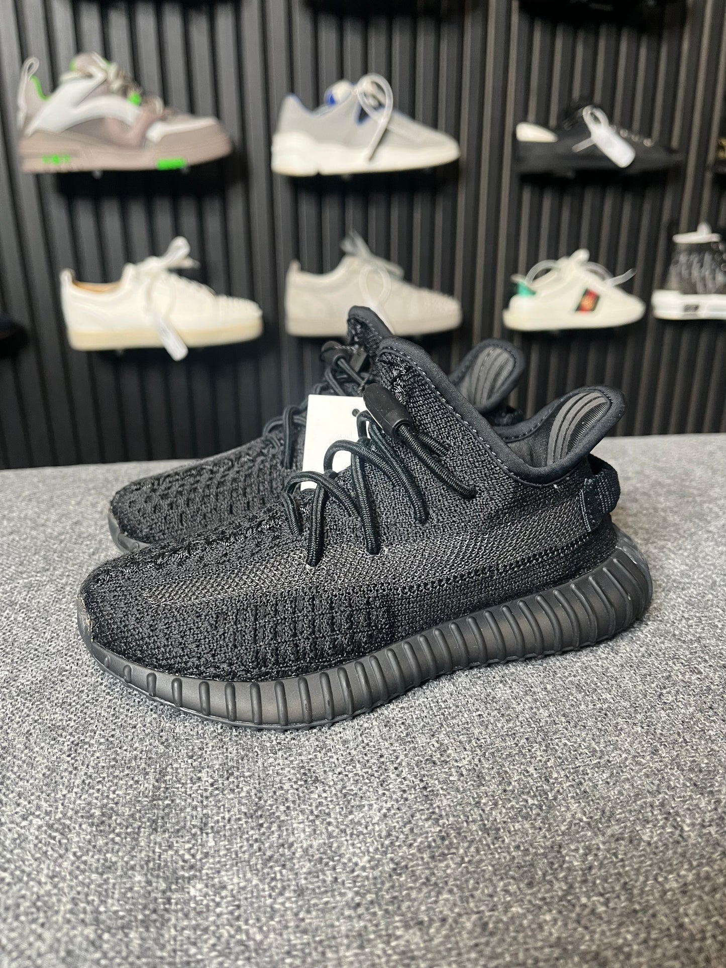 Yeezy 350 Onyx UK 10K 3041