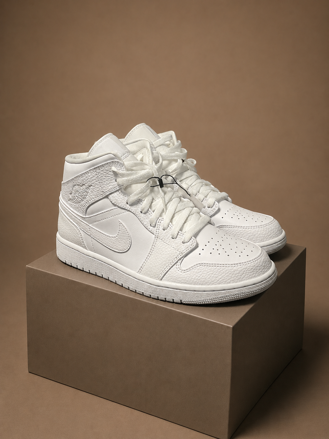 Jordan 1 Mid Triple White UK 9 3590