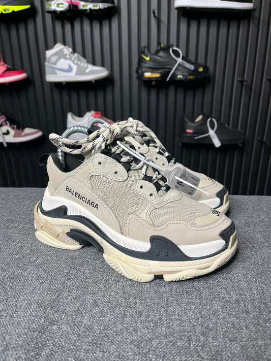 Balenciaga Triple S UK 3 2443