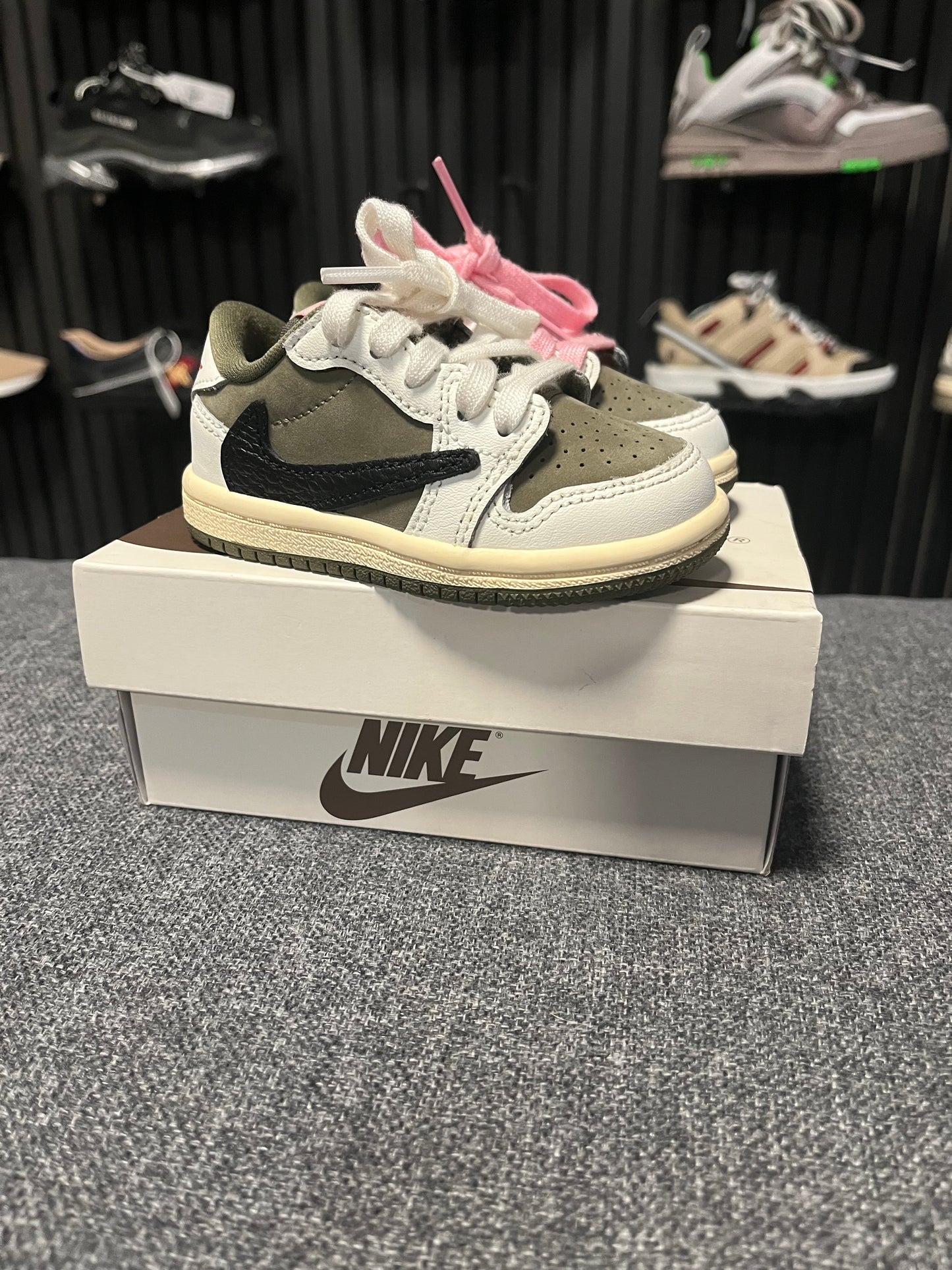 Travis Scott UK 4.5 Kids 3729