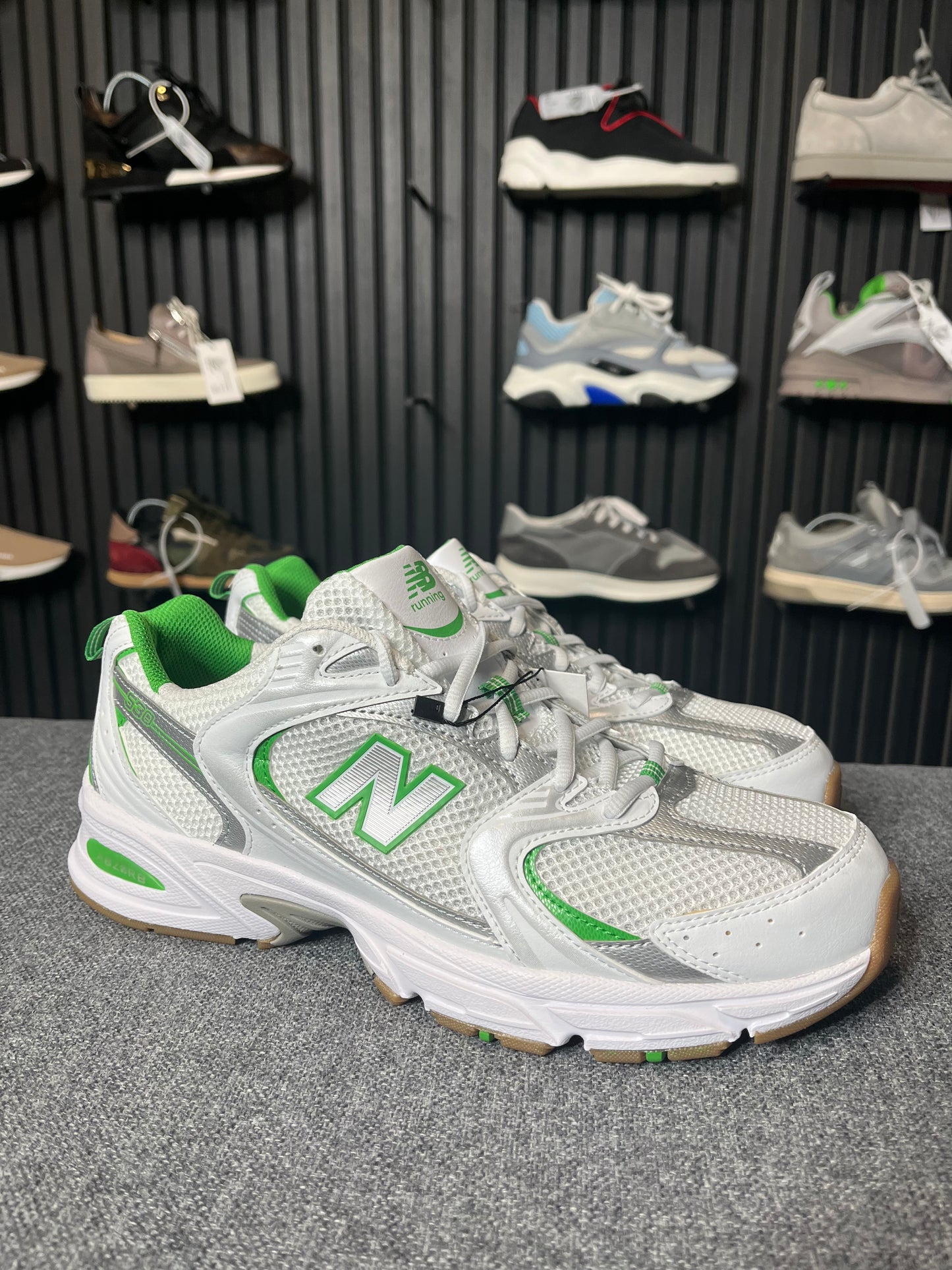 New Balance 530 UK 9.5 3402