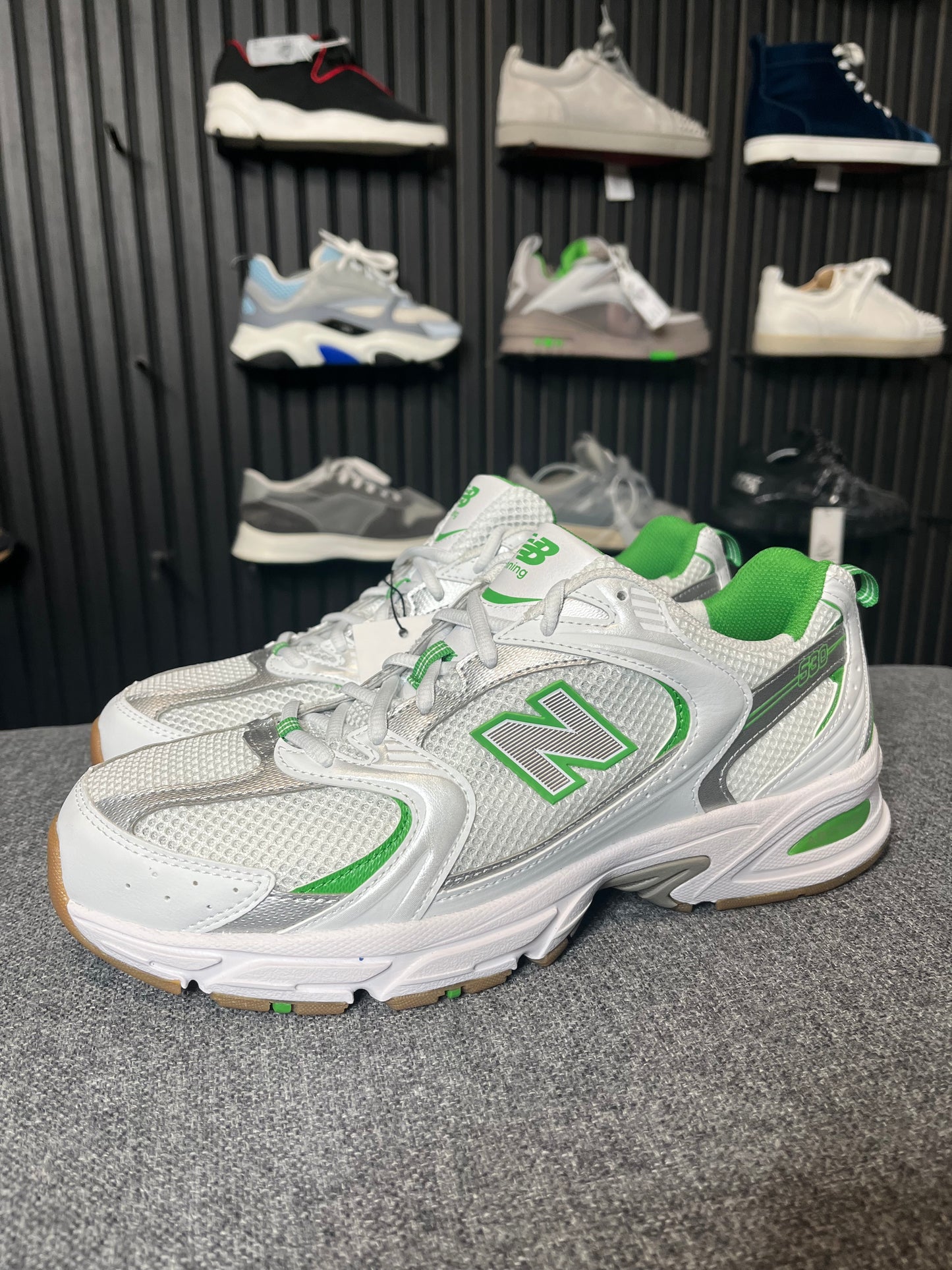 New Balance 530 UK 9.5 3402