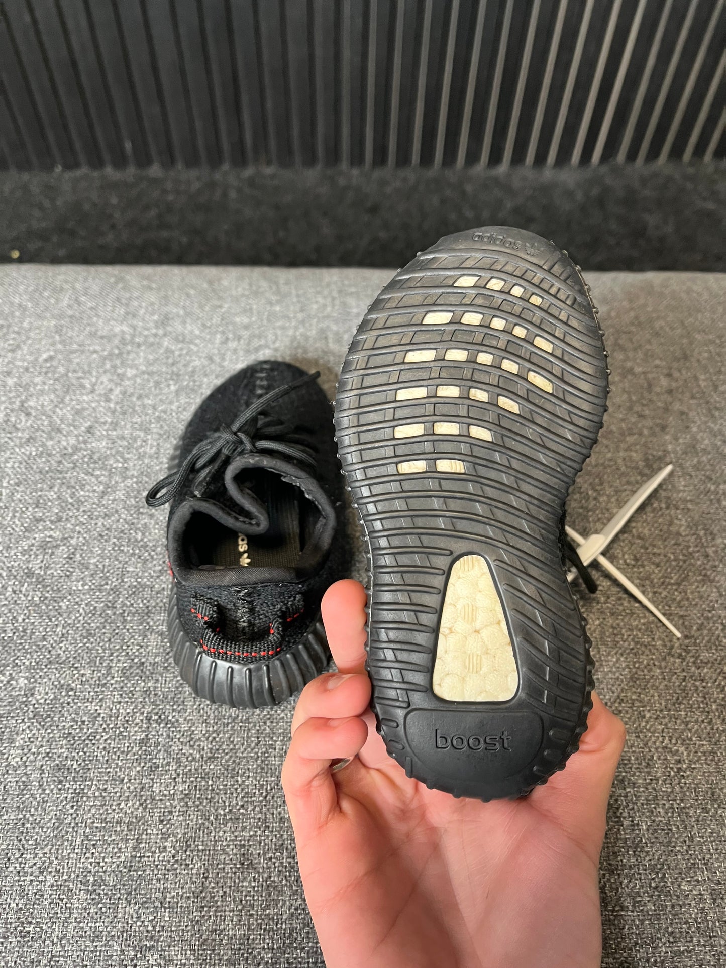 Yeezy 700 Bred UK 6.5K 2806