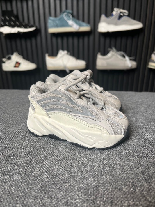 Yeezy 700 Static UK 3 Kids 2929