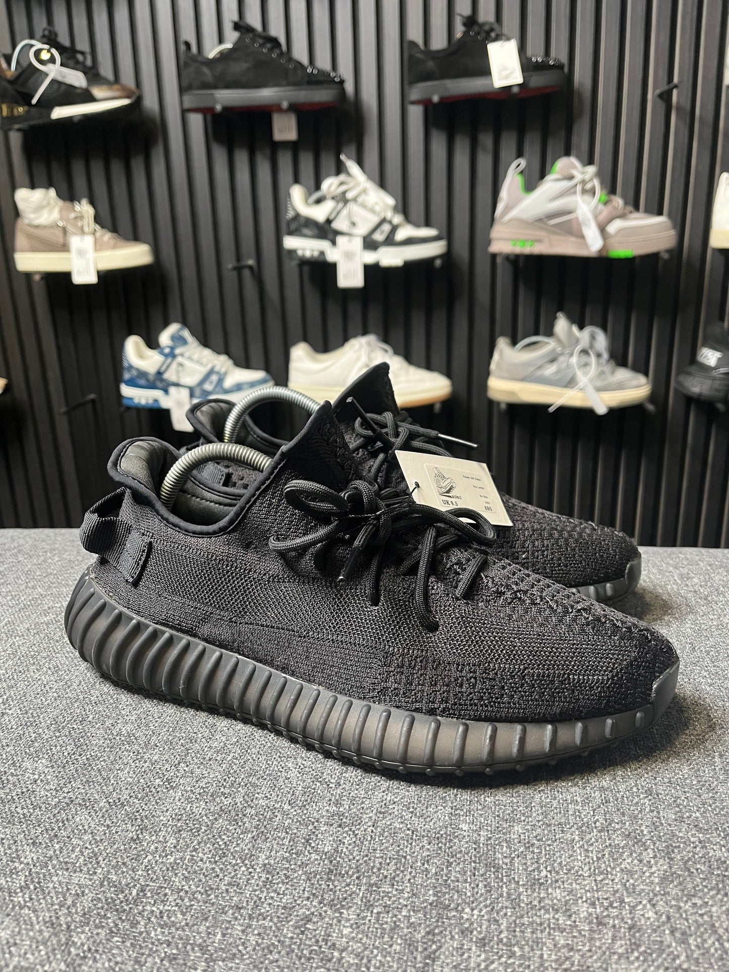 Yeezy 350 Onyx UK 9.5 3493
