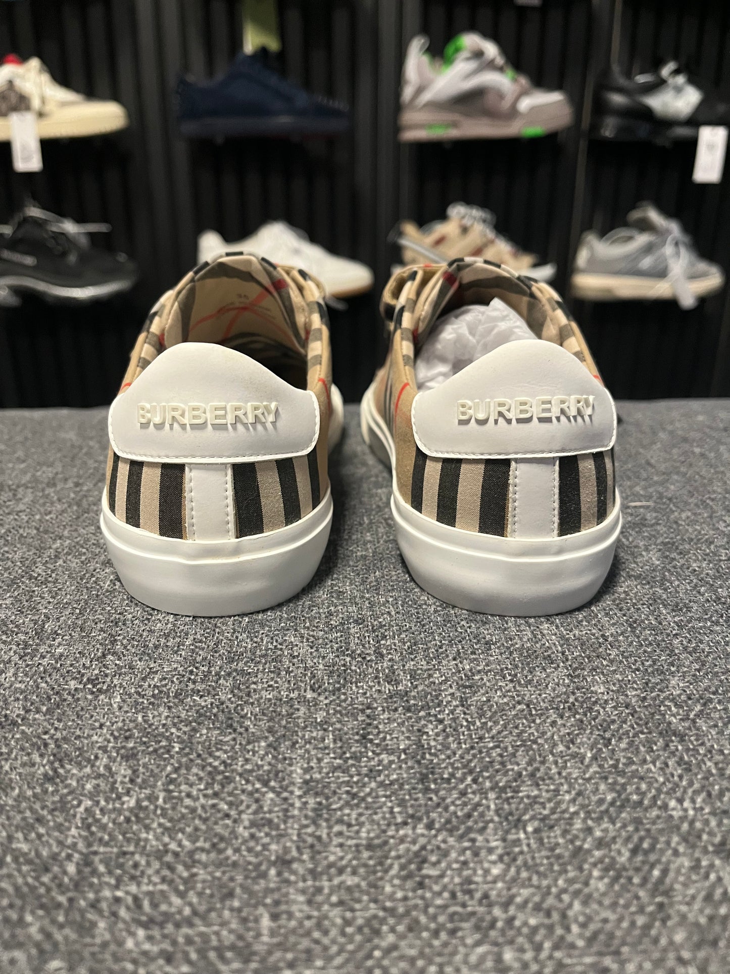 Burberry Markham JNR UK 2.5 3634