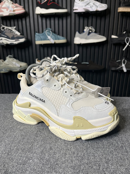 Balenciaga Triple S UK 4 2781