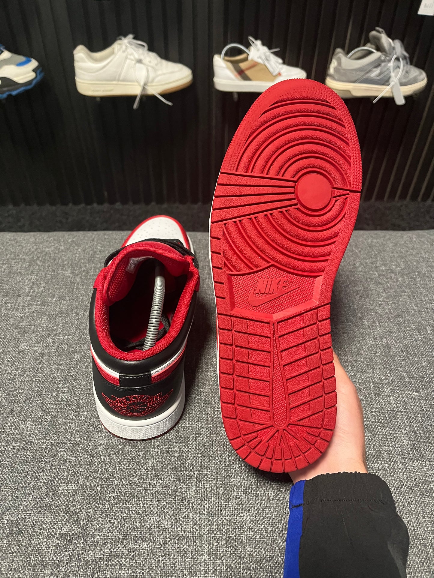 Jordan 1 Low “Bulls” UK 9 3589