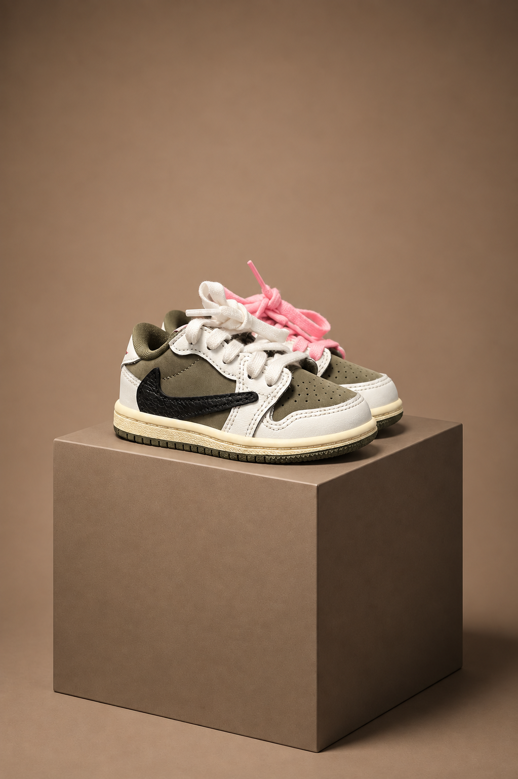 Travis Scott UK 4.5 Kids 3729