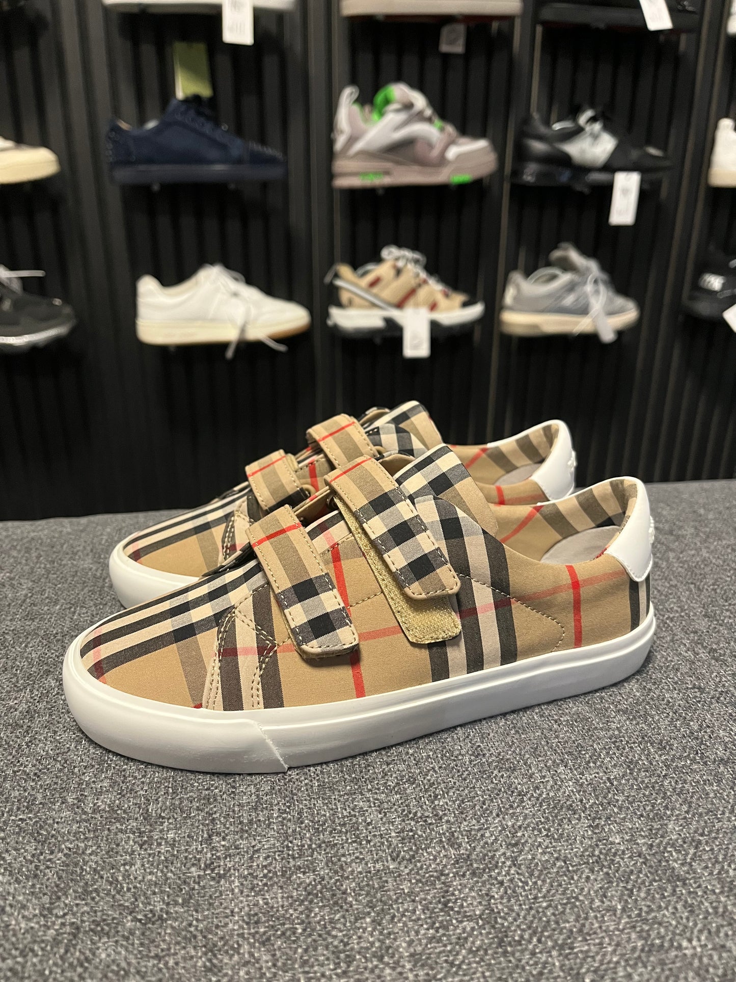 Burberry Markham JNR UK 2.5 3634