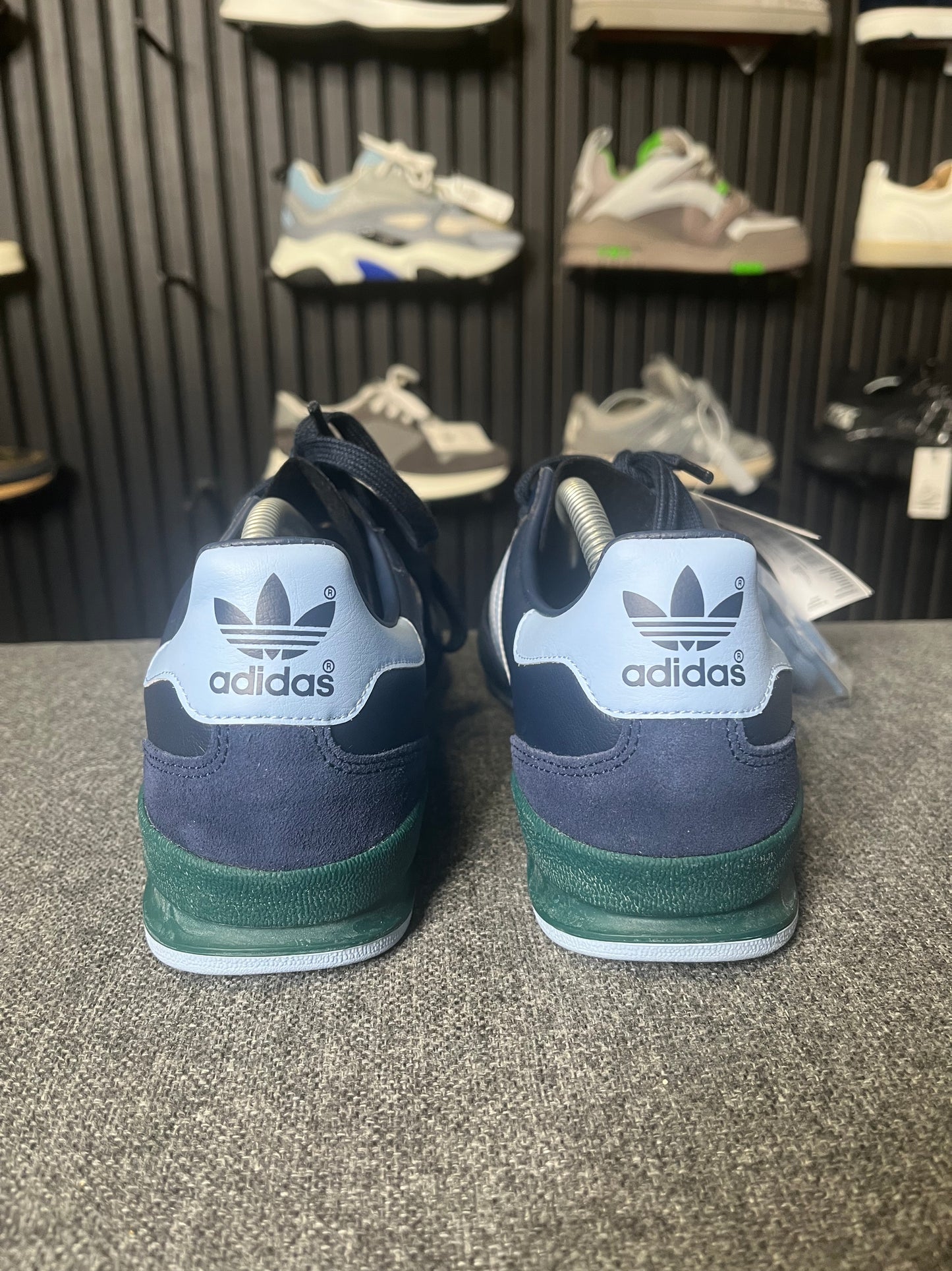 Adidas Valencia UK 8.5 3454