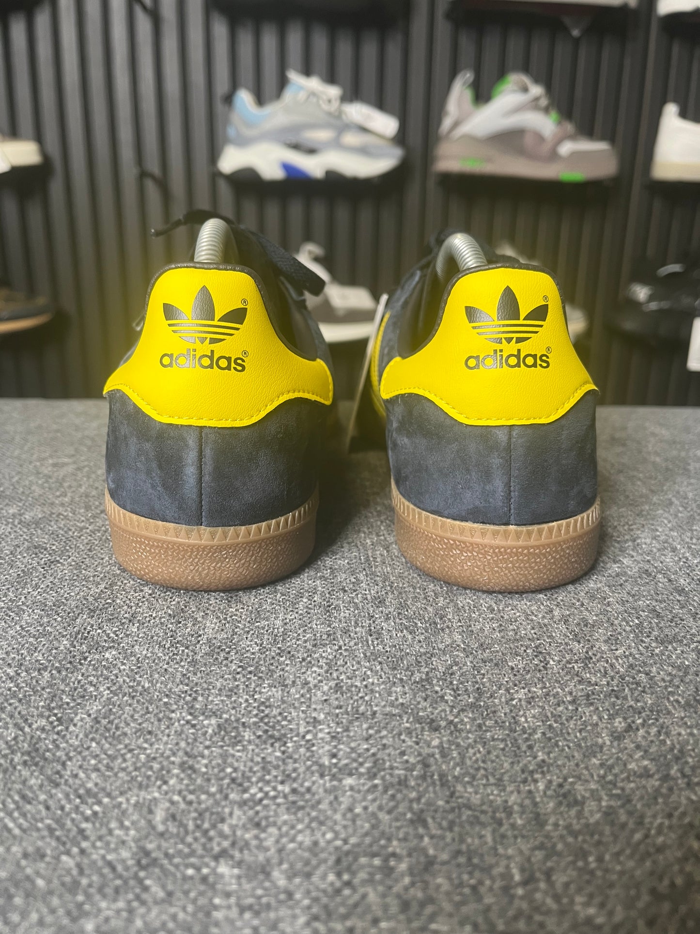 Adidas AS 230 UK 8.5 3448