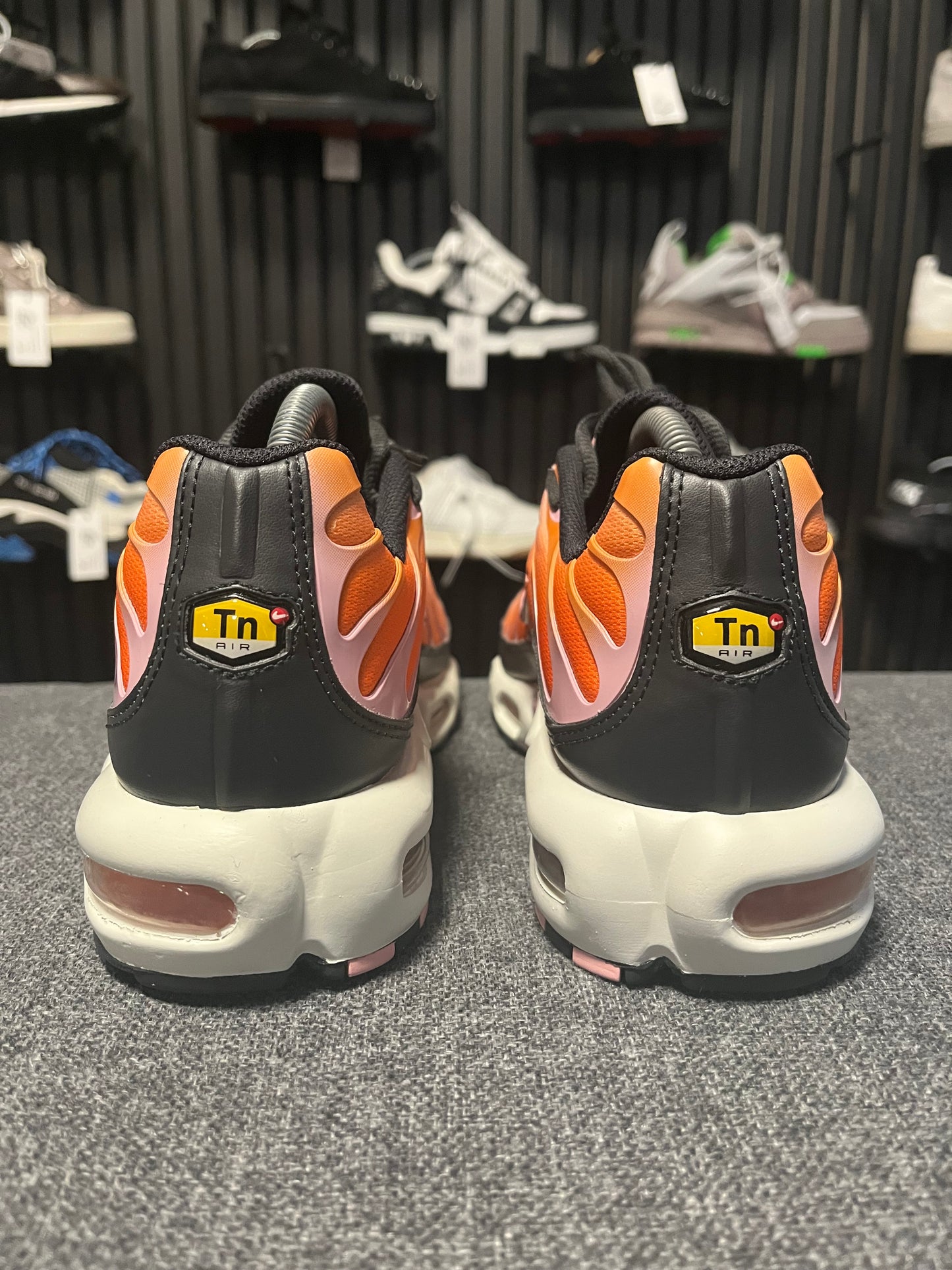 Nike TNs Magma Orange UK 8.5 3536