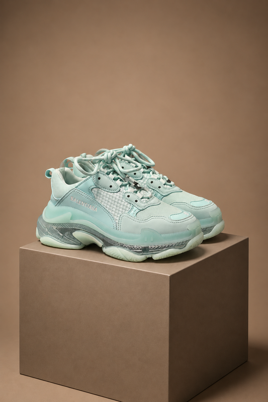 Balenciaga Triple S UK 4 3852