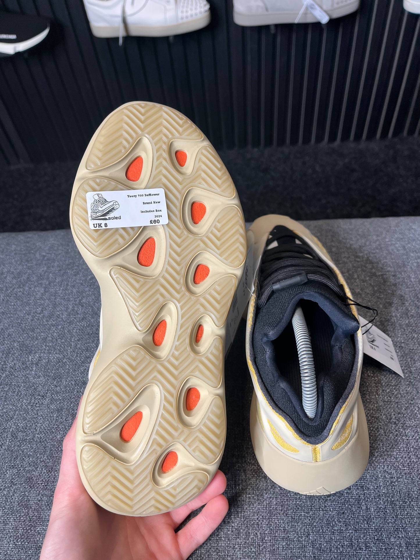 Yeezy 700 Safflower UK 8 3024