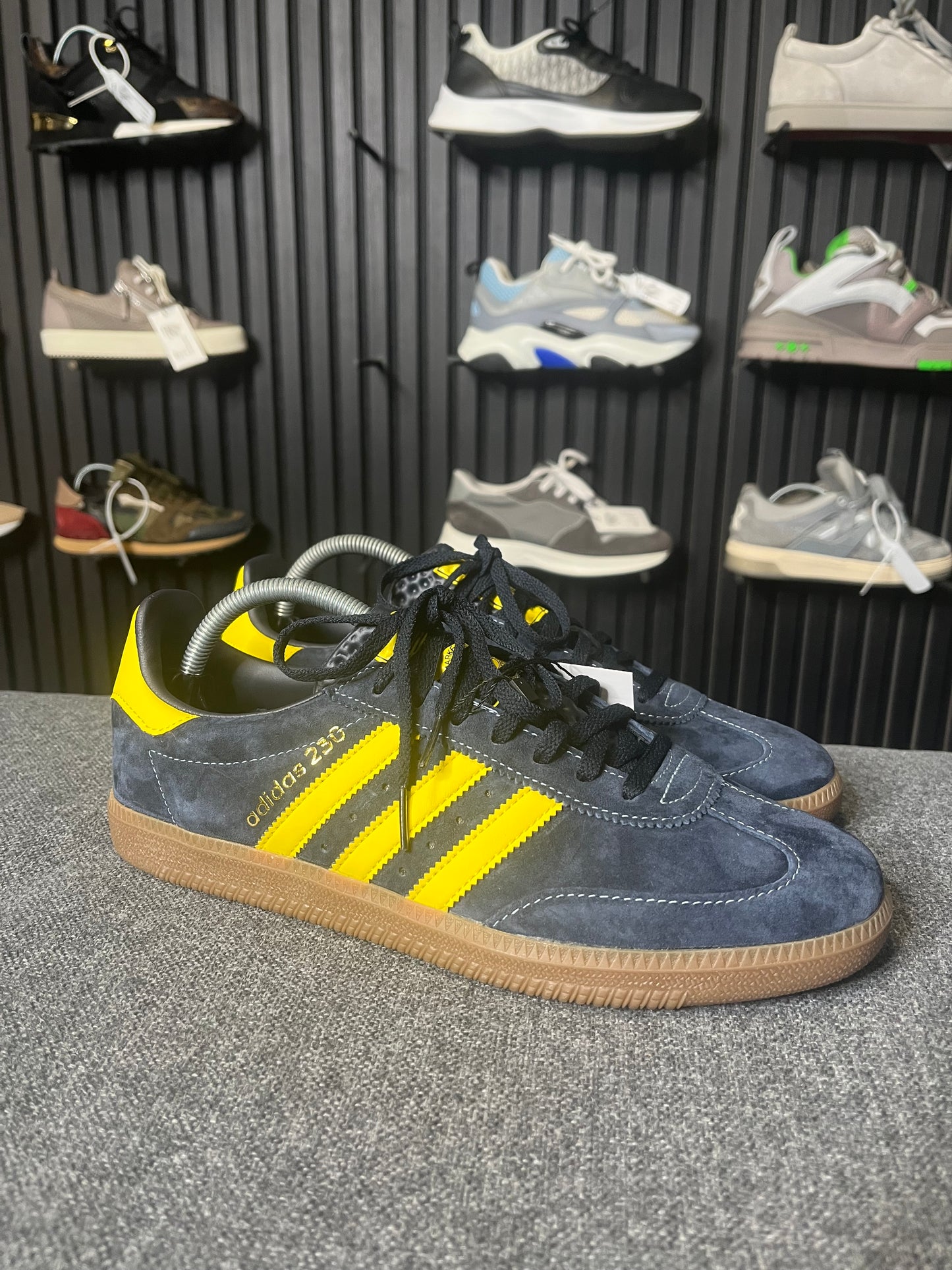 Adidas AS 230 UK 8.5 3448